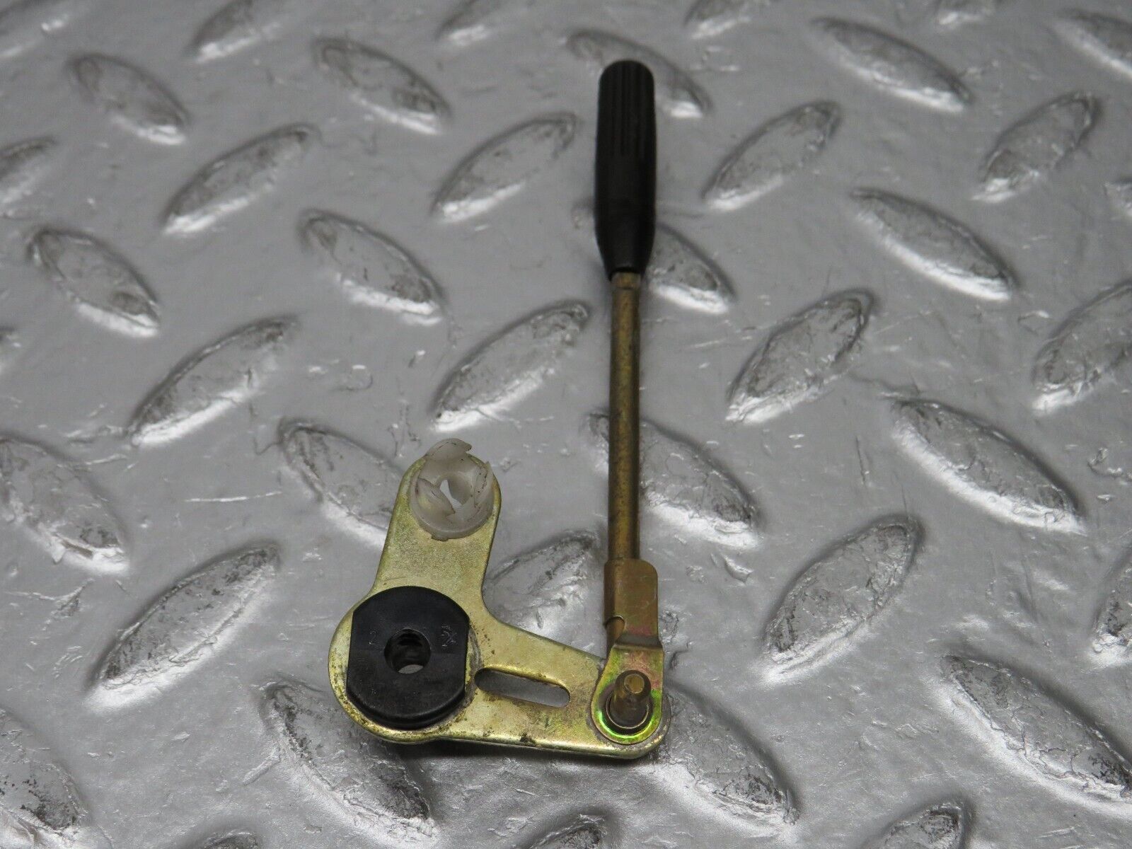 31400 Mercedes-Benz S124 220TE Wagon Rear Door Lock Knob Pair