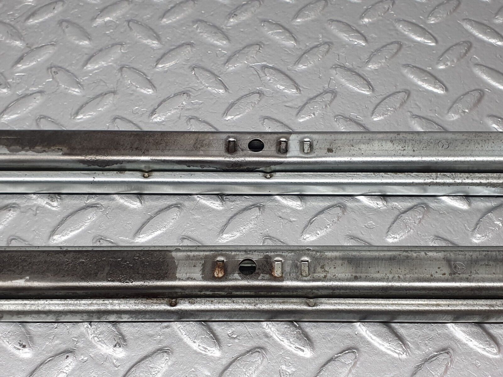 40791 Mercedes-Benz W123 300D Front Right Seat Rail Pair