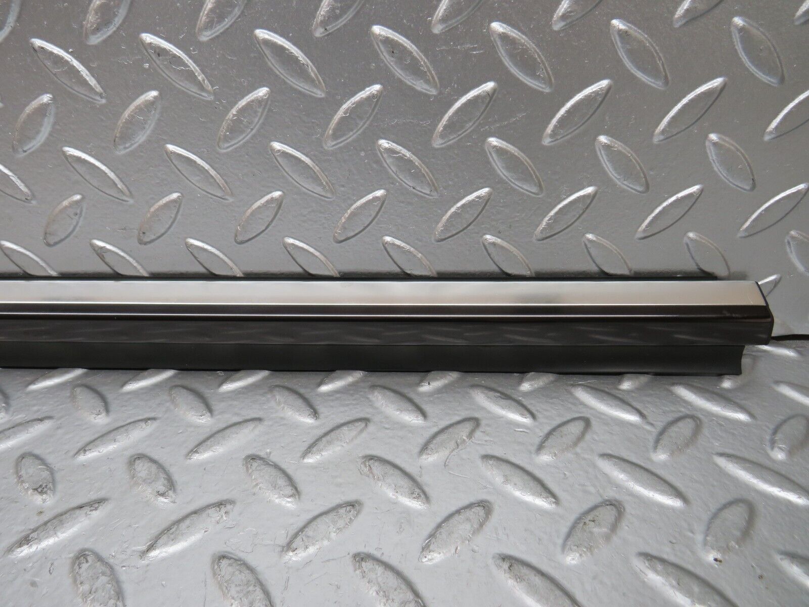 24887 Mercedes-Benz W140 S320 Front Right Door Chrome Moulding Trim