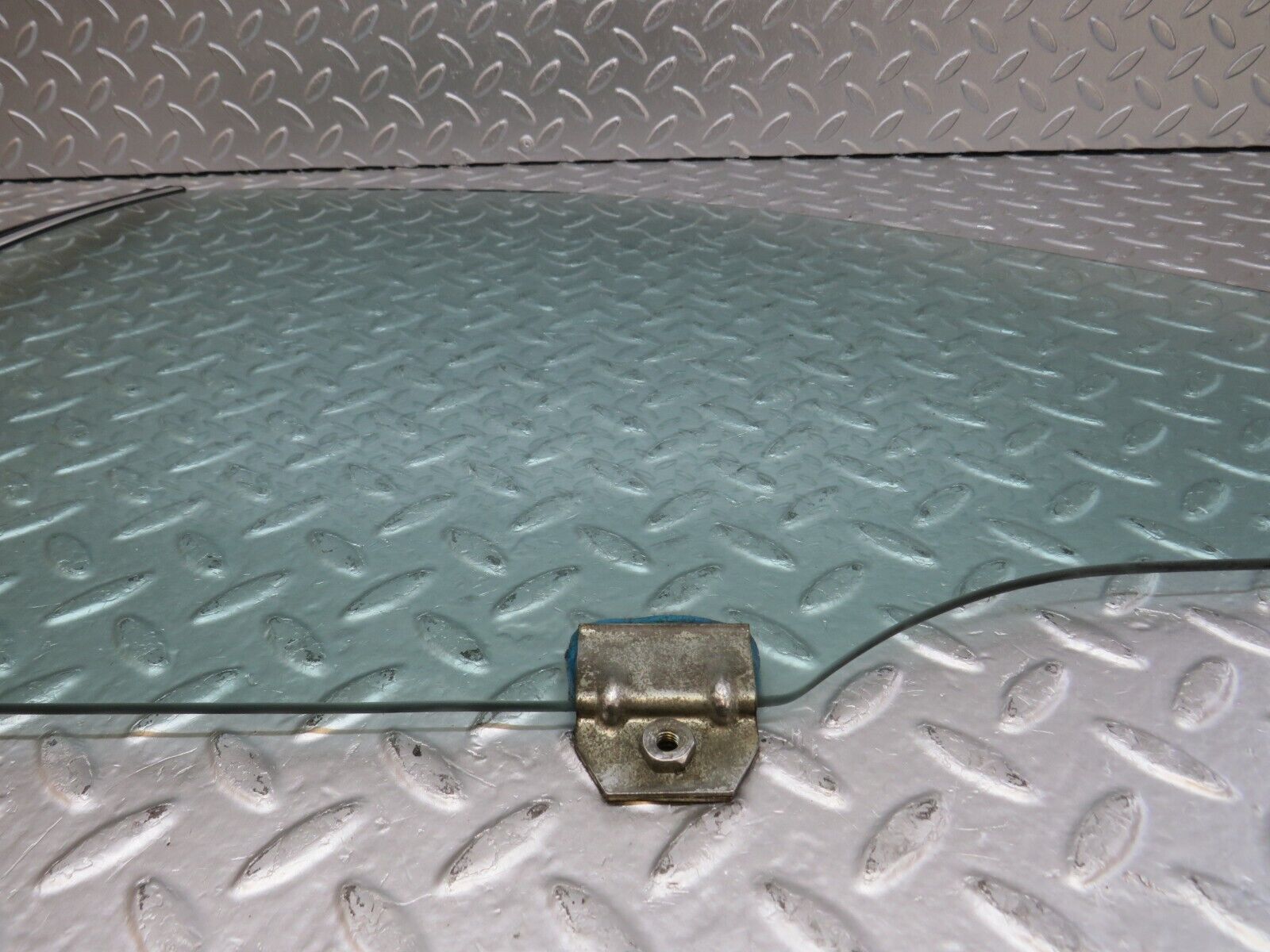 34413 Mercedes-Benz C126 380SEC Coupe Rear Left Window Glass