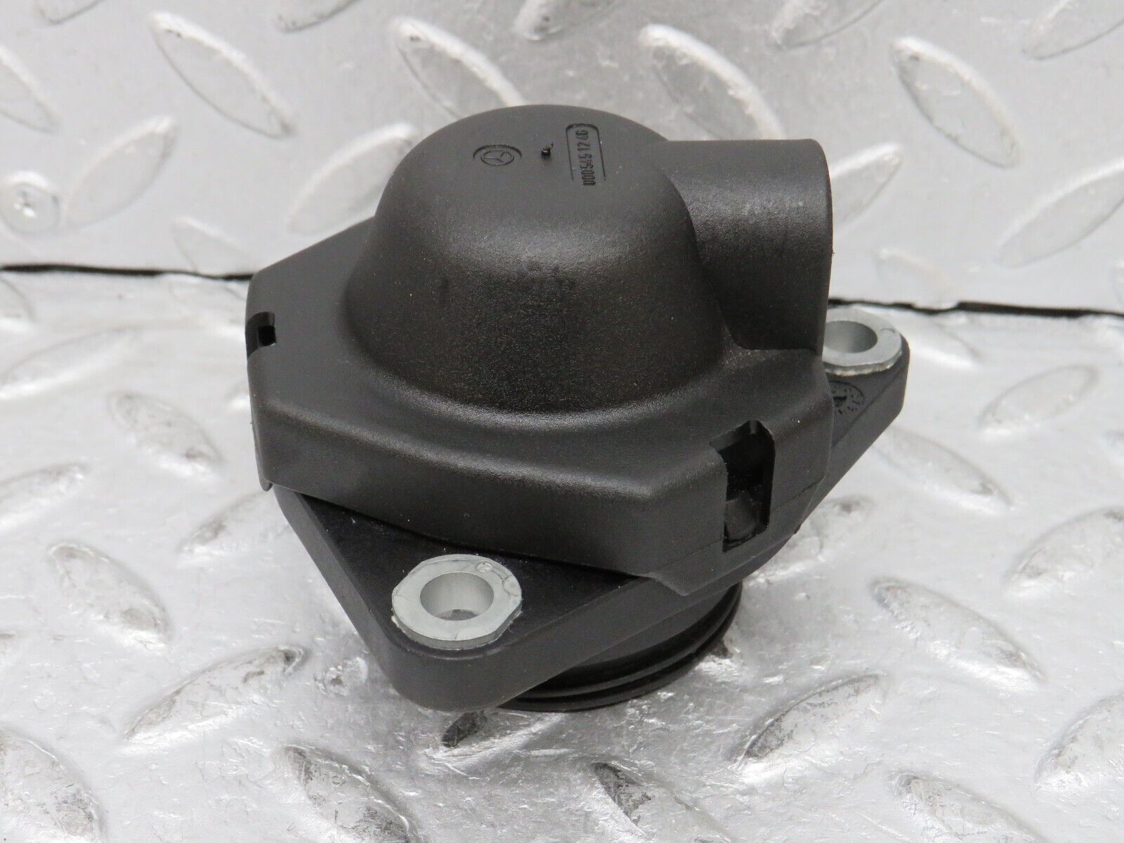 37909 Mercedes-Benz A124 320E Cabriolet Rear Axle Transfer Case Plug 0005451246