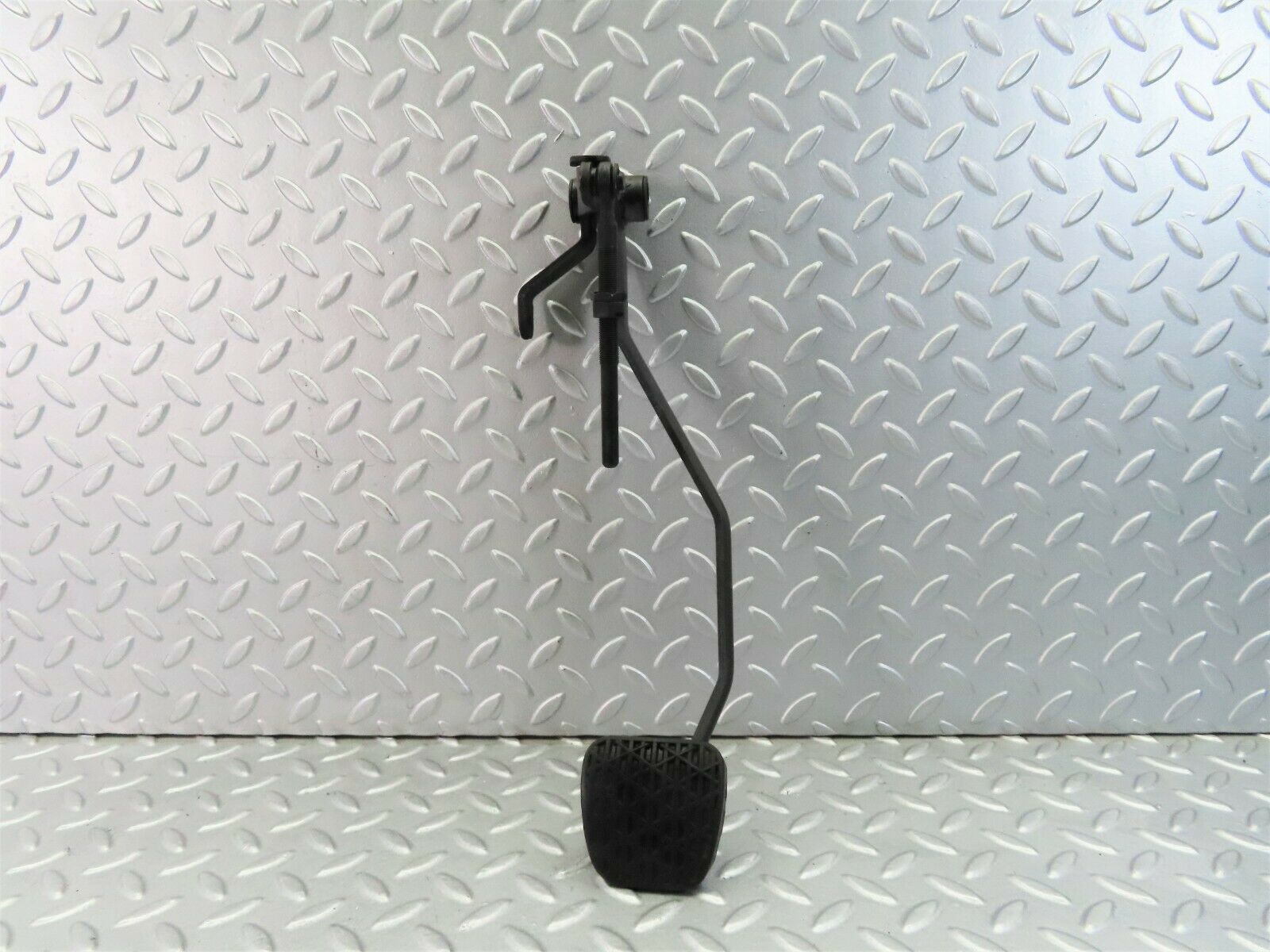 7990 Mercedes-Benz W115 220D Clutch Pedal With Rubber