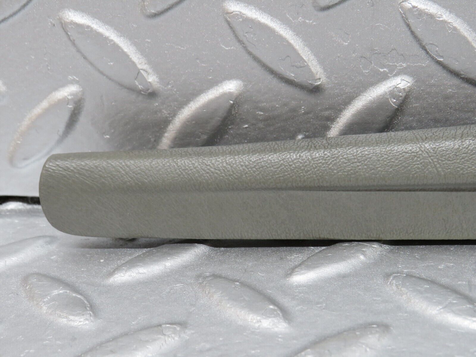 35972 Mercedes-Benz W126 420SE Front Left Door Panel Cover Grey