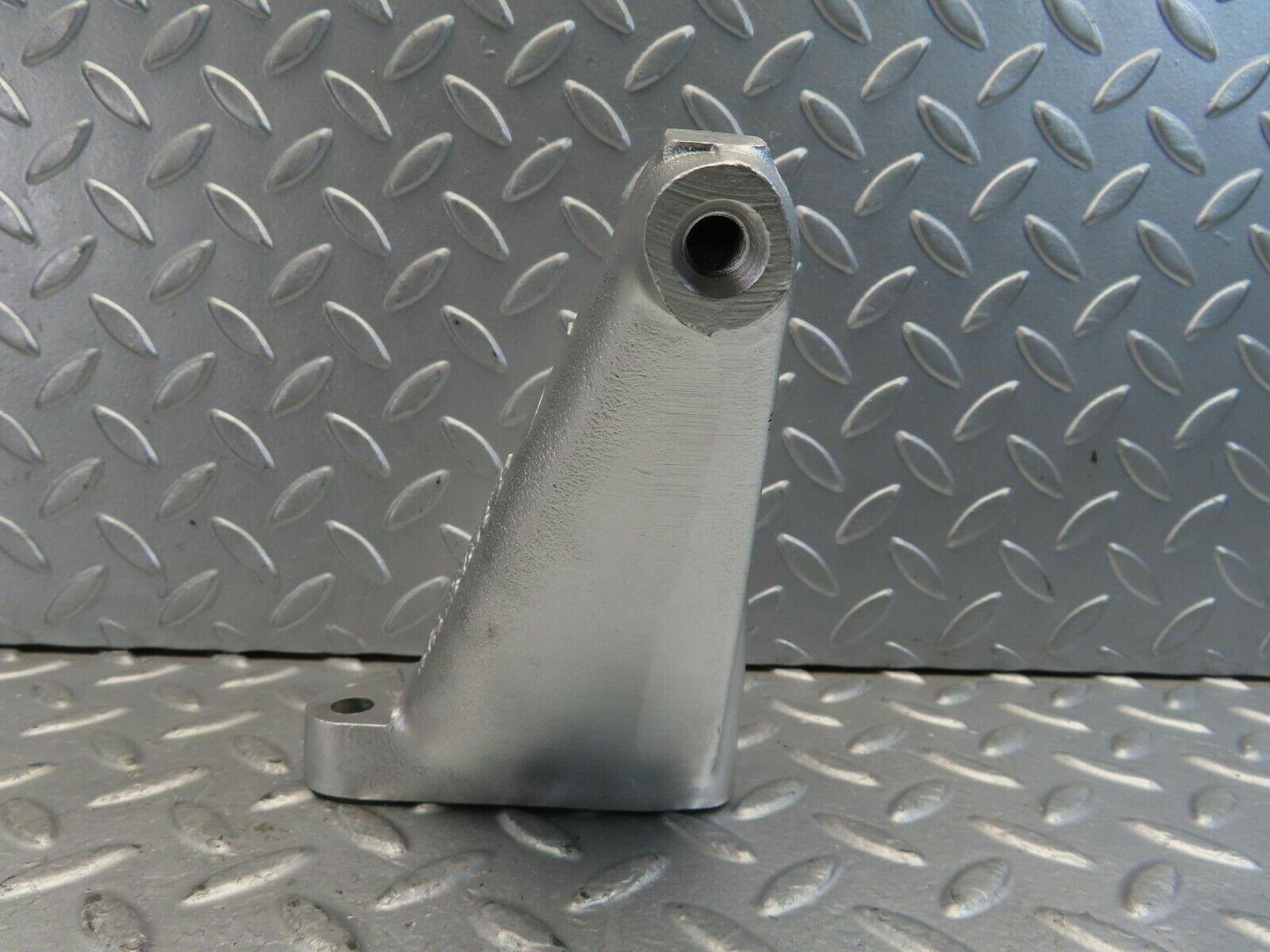 11474 Mercedes-Benz C123 230CE Coupe Engine Mount Bracket Left Side 1022230504