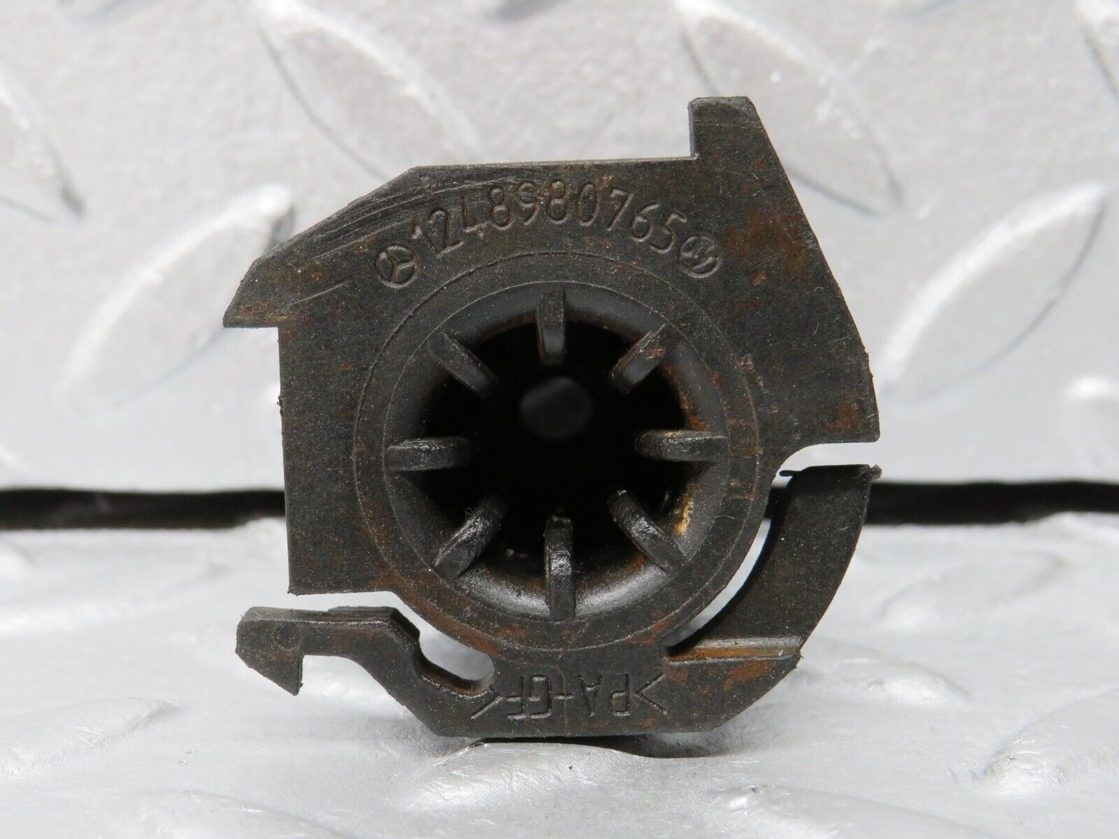 38945 Mercedes-Benz W201 190E 2.6L Spare Wheel Holder 1248980765