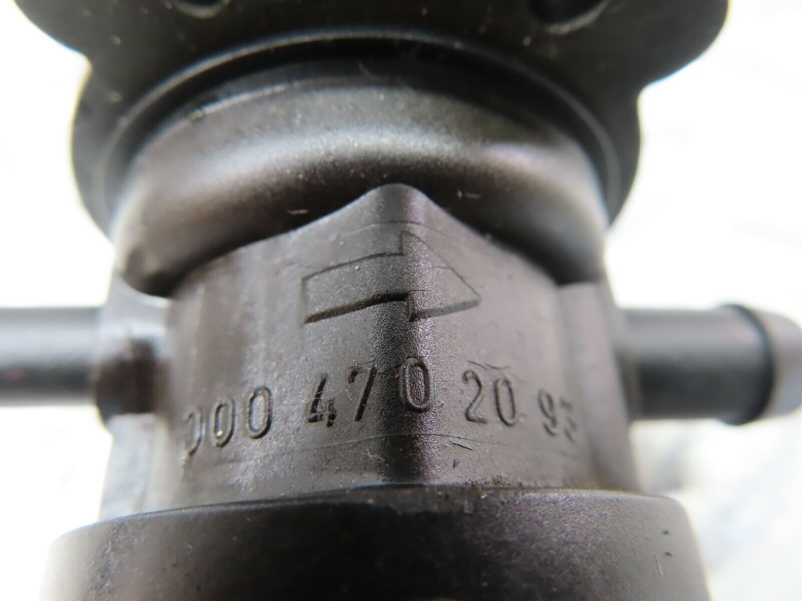 19447 Mercedes-Benz C140 CL420 Coupe Vacuum Valve 0004702093