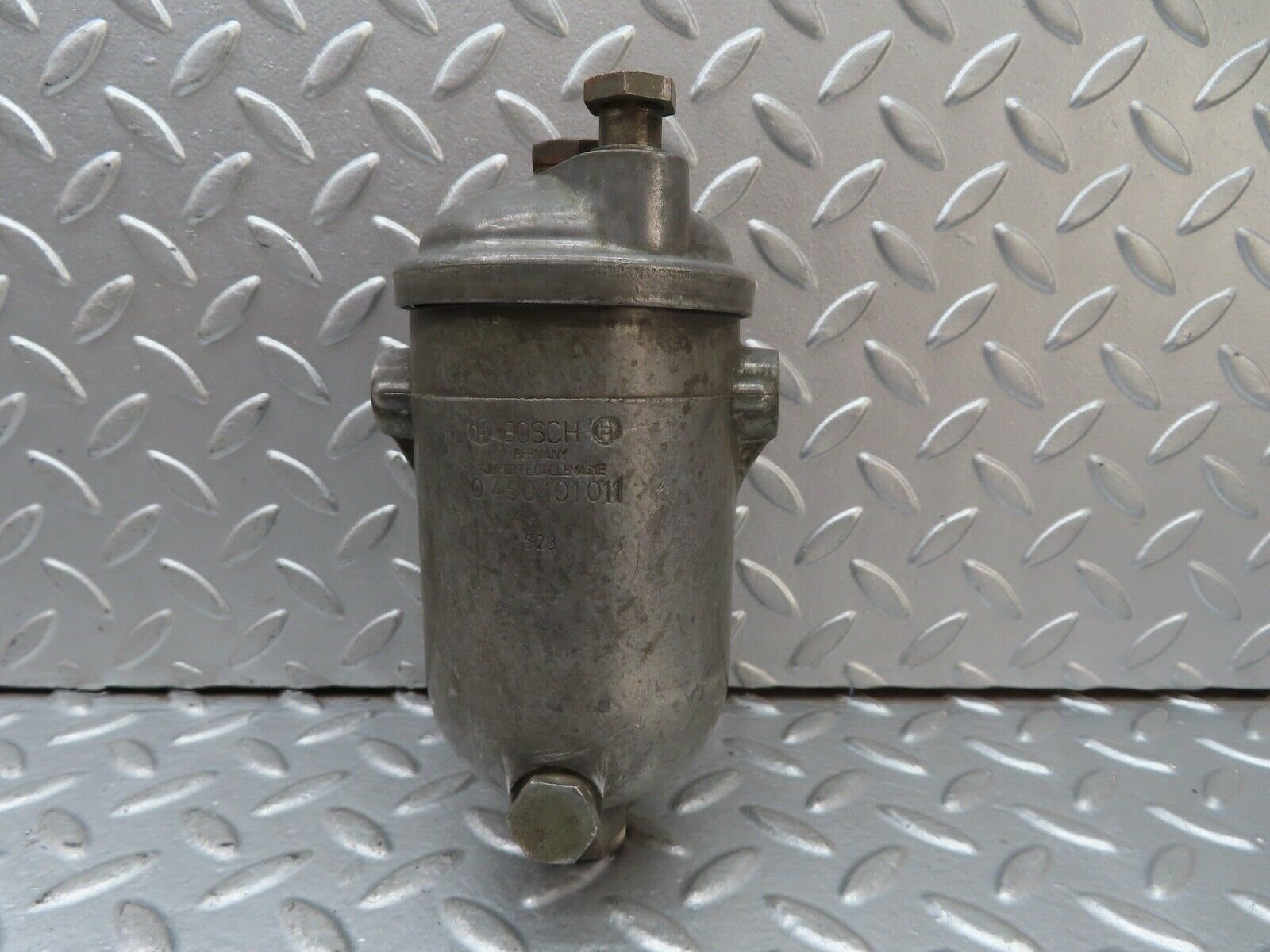 19224 Mercedes-Benz W123 300D Fuel Filter Housing 0450101011