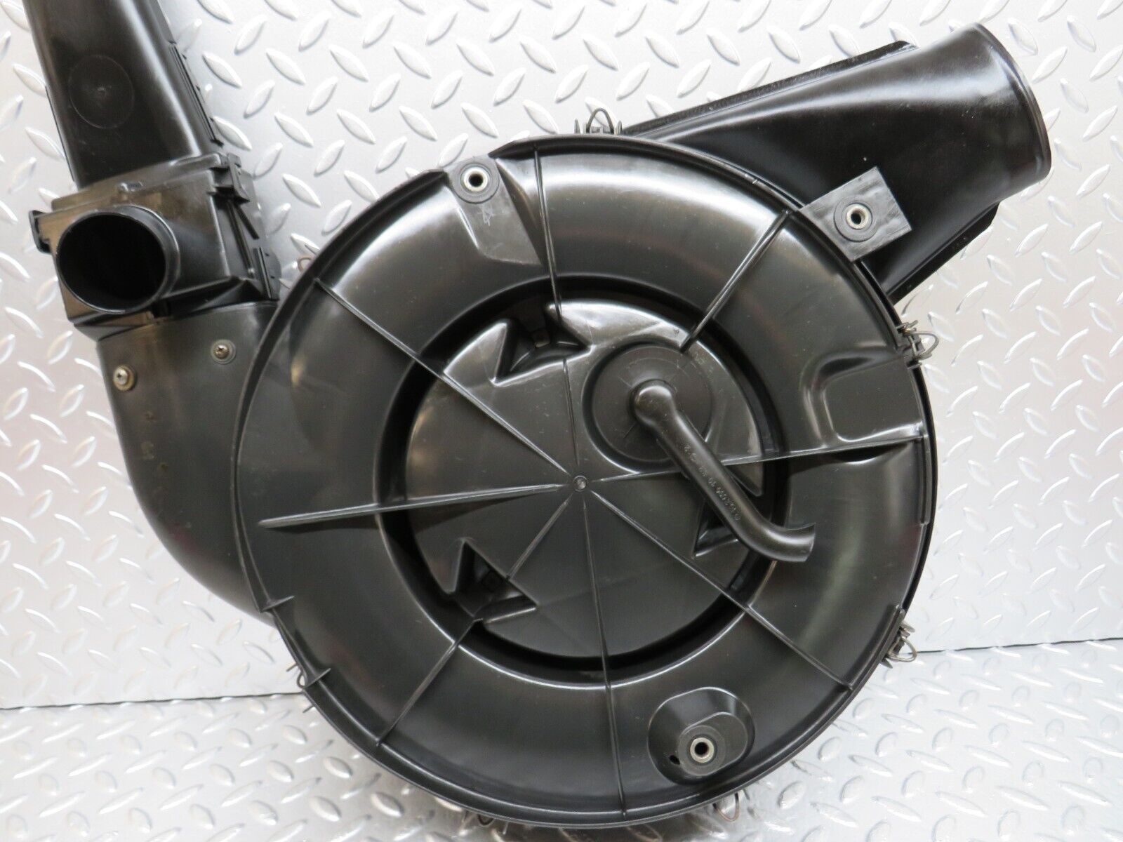 25443 Mercedes-Benz W123 200 Air Filter Box 0020941604