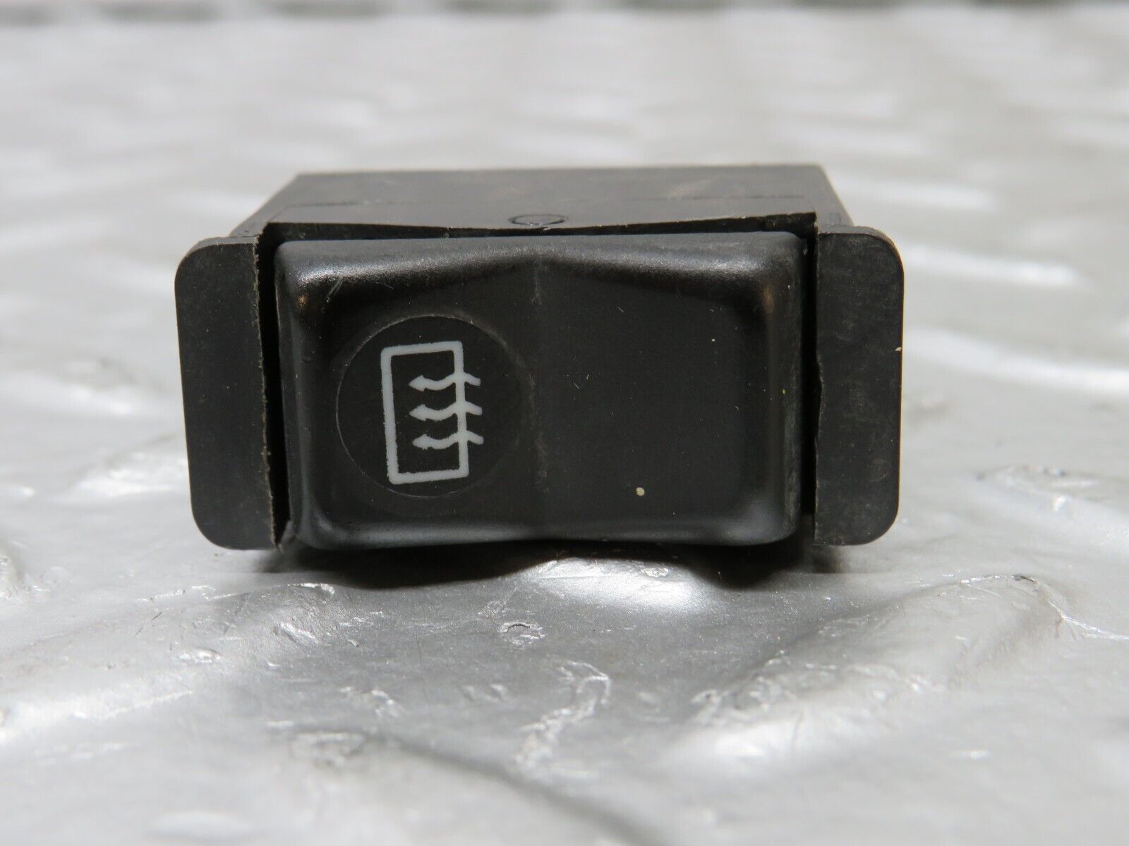 29717 Mercedes-Benz W123 230E Rear Windscreen Defroster Switch 0008206110