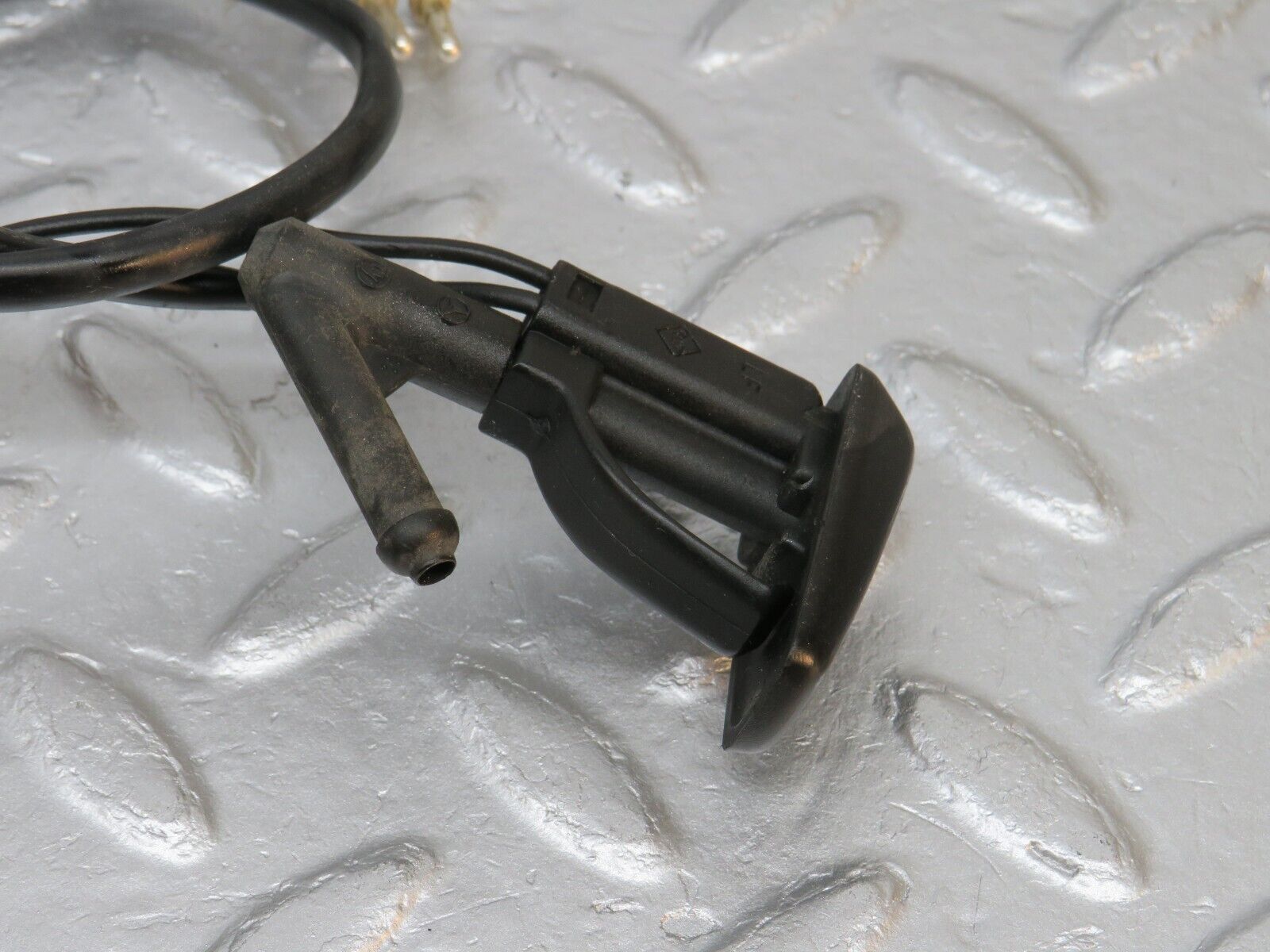 39740 Mercedes-Benz R129 320SL Coupe Windscreen Washer Nozzle