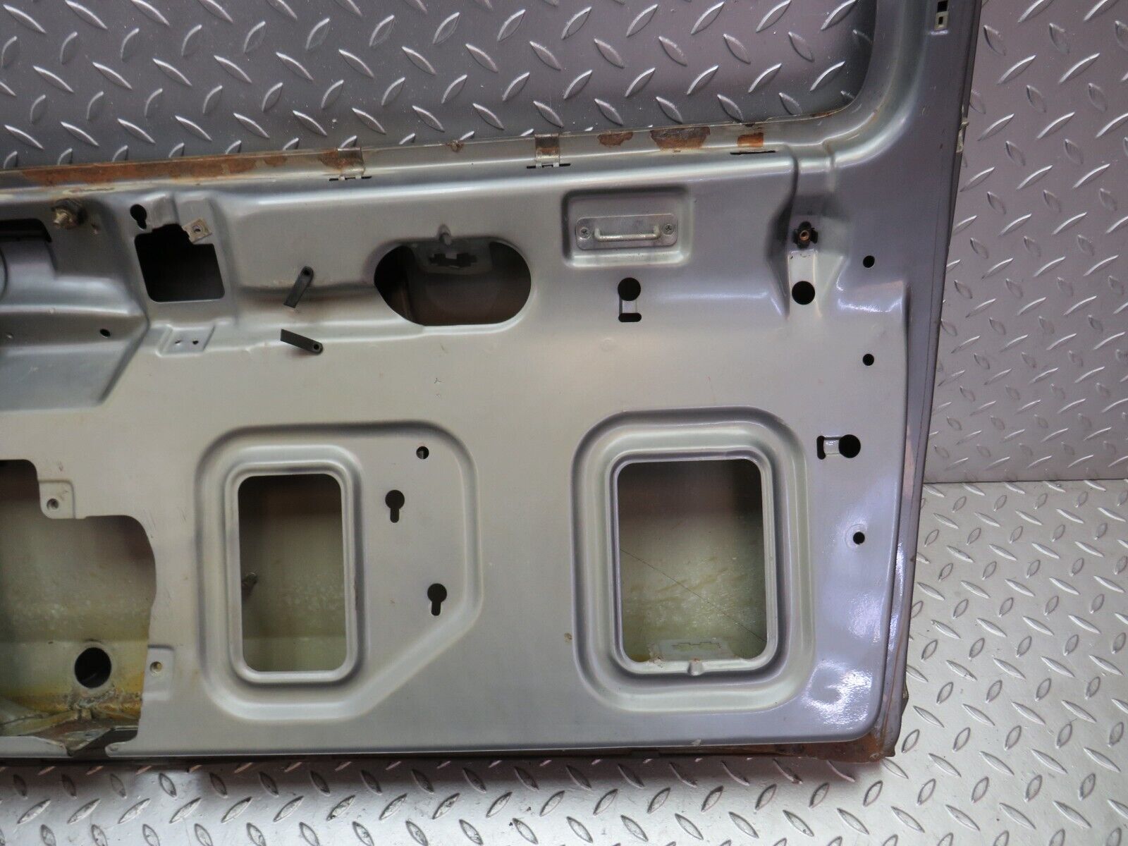 32579 Mercedes-Benz S124 220TE Wagon Tailgate Trunk Door & Handle Moulding Trim