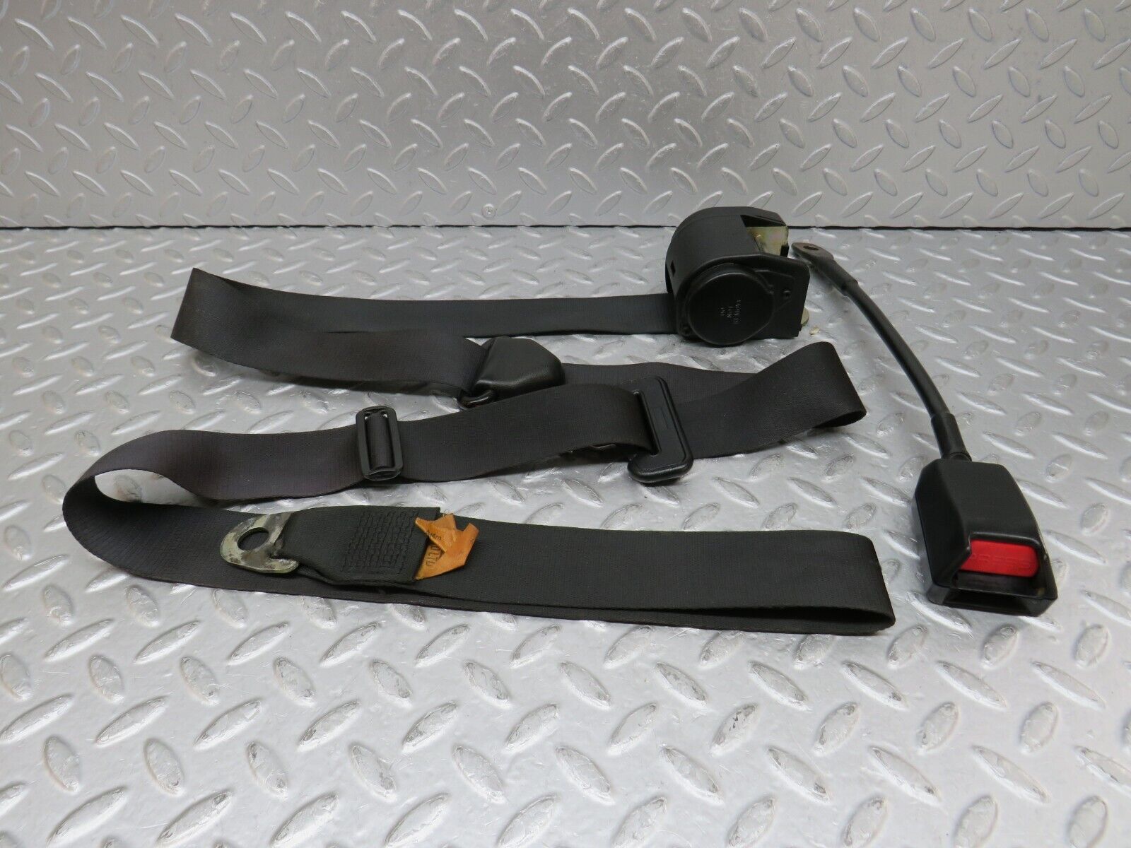 35875 Mercedes-Benz W108 Front Right Seat Belt & Buckle 116639489 123306589