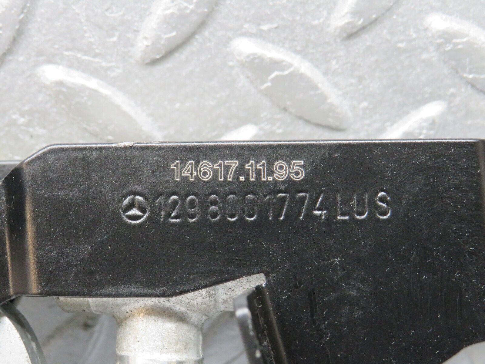 39613 Mercedes-Benz R129 320SL Coupe Rear Right Roof Lock Mechanism 1298001774