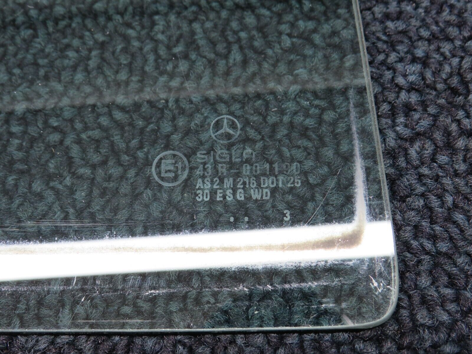 31478 Mercedes-Benz S124 220TE Wagon Rear Right Quarter Window Glass