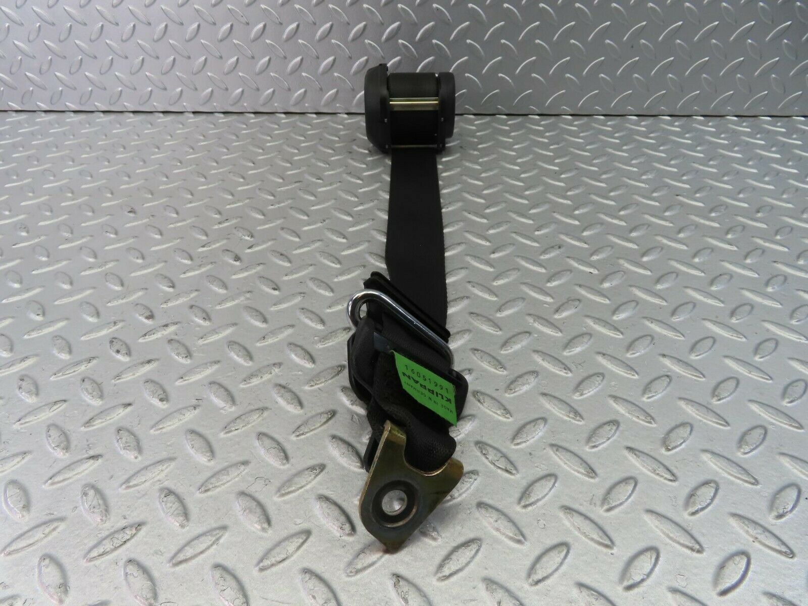 10386 Mercedes-Benz W201 190E Rear Seat Belt 1268601886