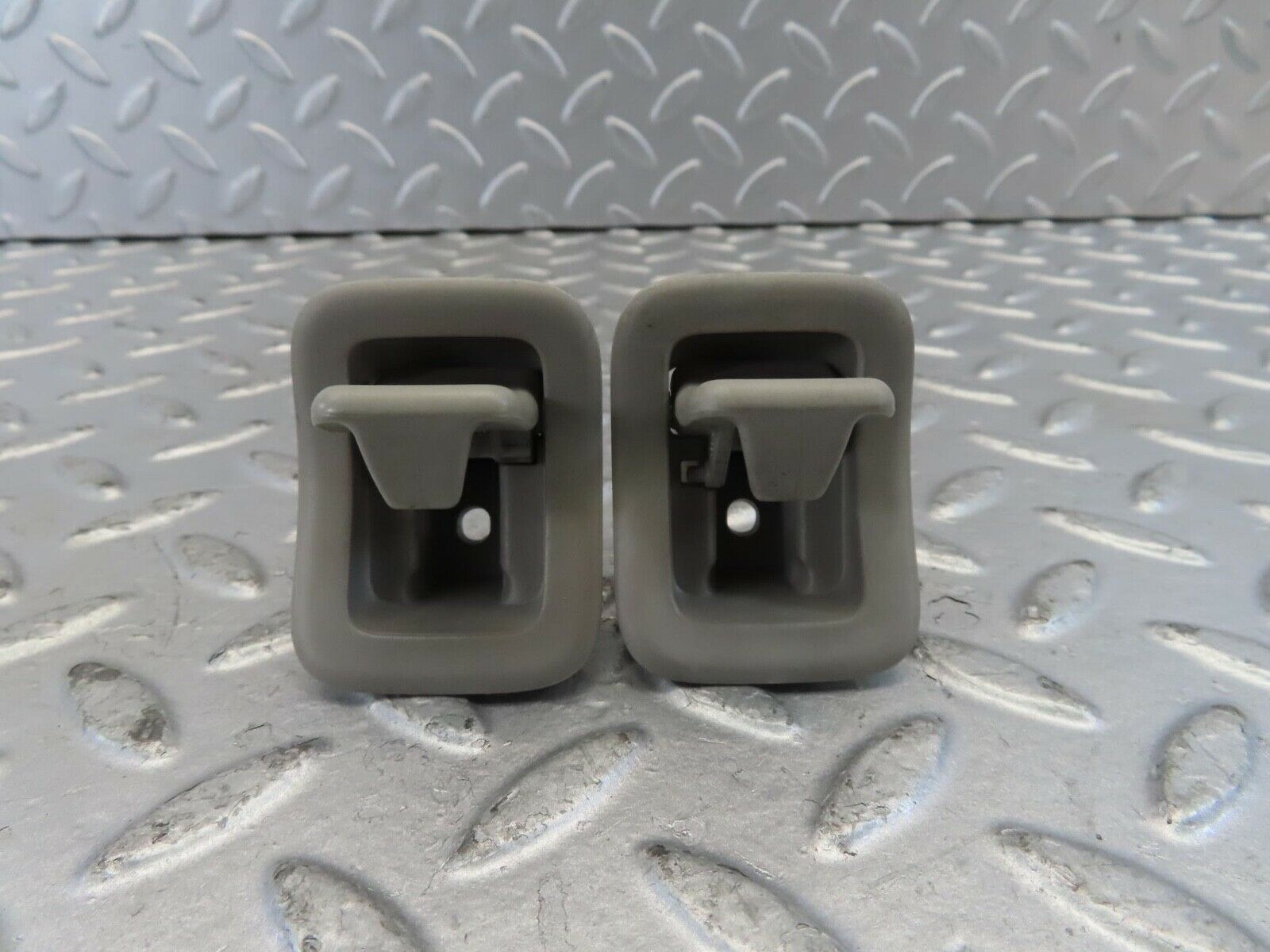 11231 Mercedes-Benz W221 S320 Rear Clothes Hook 2218100040