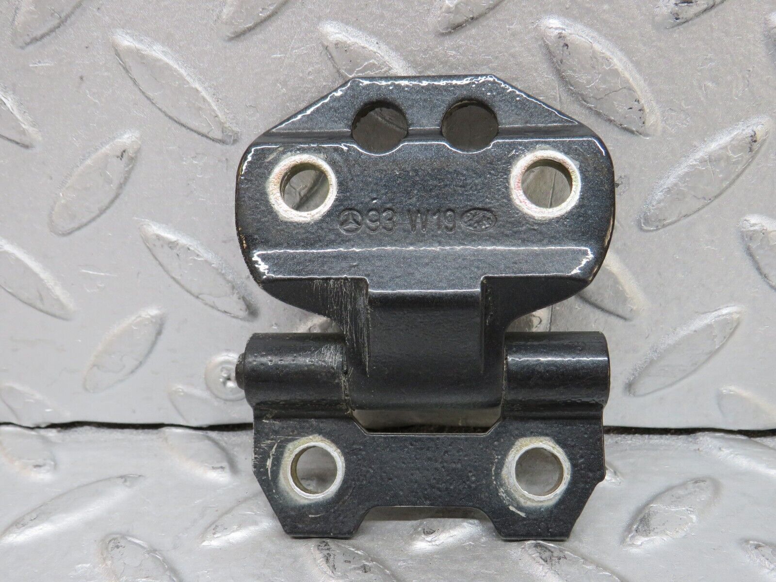 37737 Mercedes-Benz A124 320E Cabriolet Door Hinge Right Side