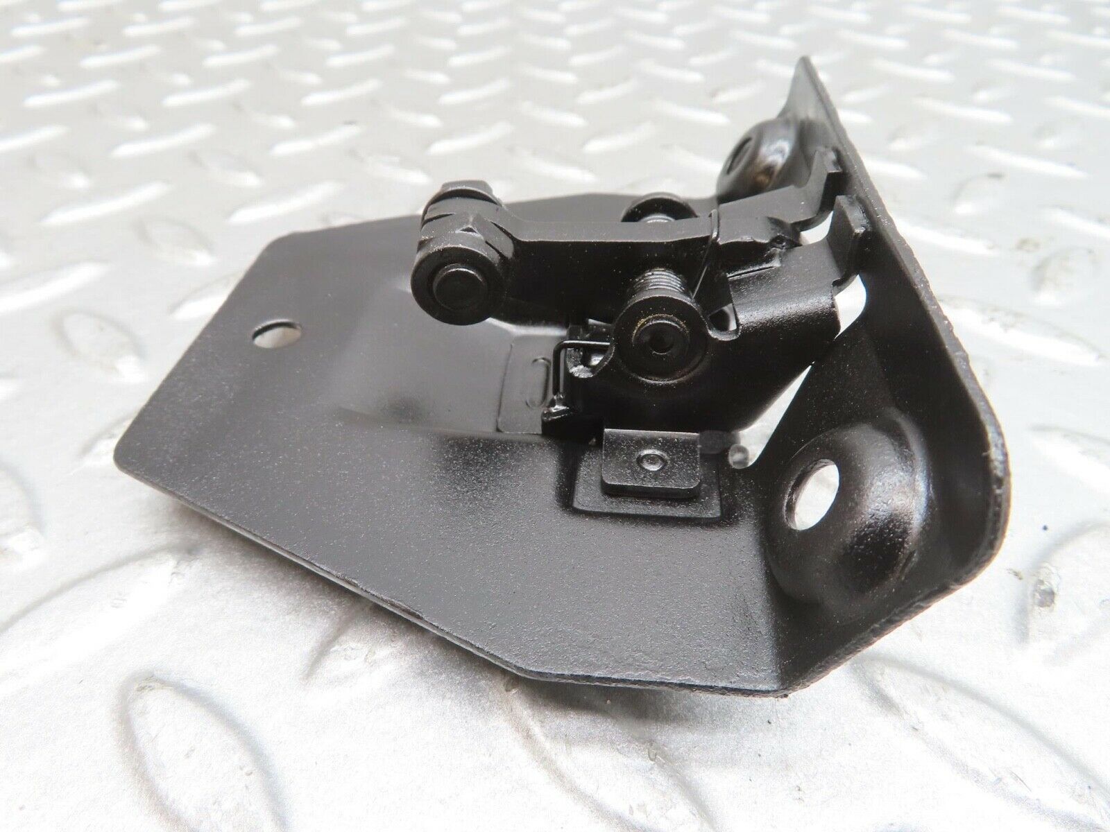 13899 Mercedes-Benz C107 280SLC Trunk Boot Lock Latch 1137500285