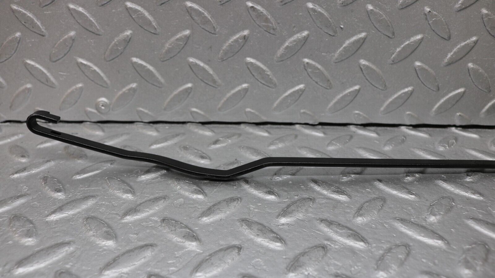 37206 Mercedes-Benz C126 420SEC Coupe Windscreen Wiper Arm Left Side