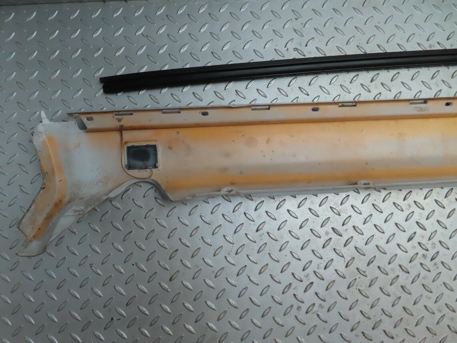 16507 Mercedes-Benz W124 260E Side Skirt Left Side