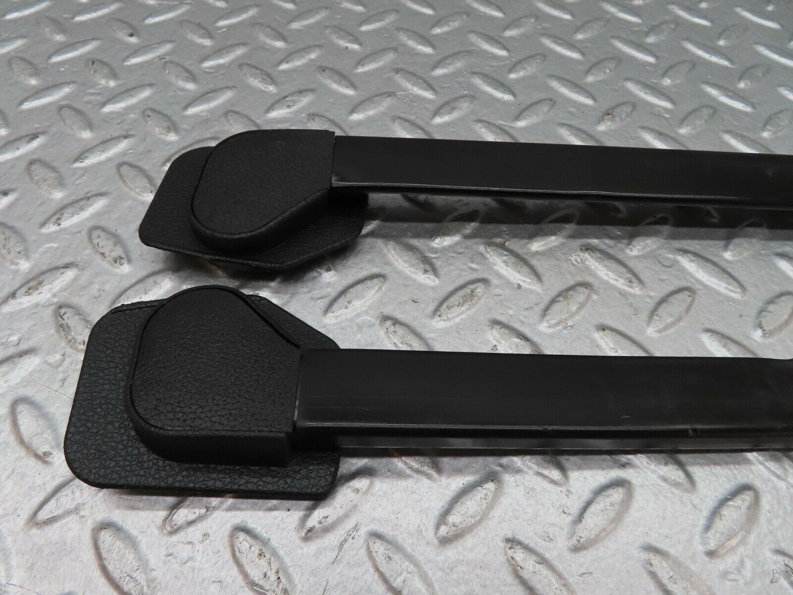 18148 Mercedes-Benz W123 200 Seat Belt Runner