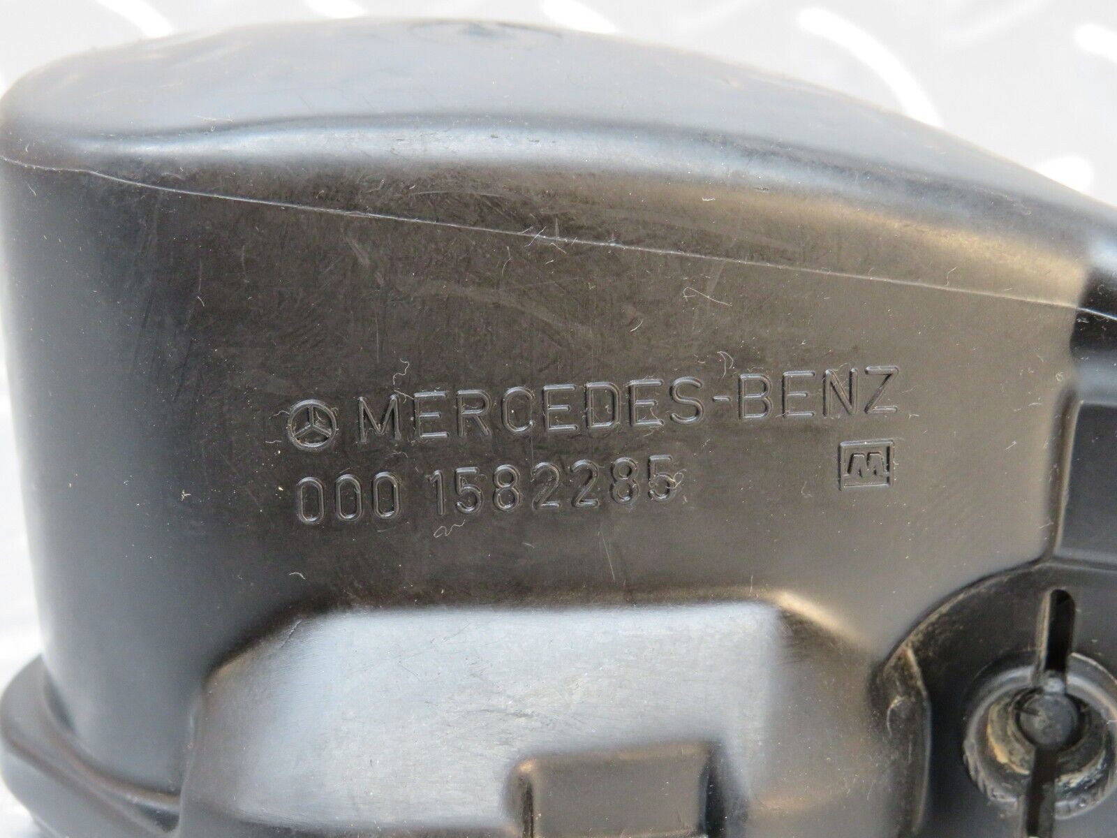 32415 Mercedes-Benz S124 300TE Wagon Ignition Coil Cover Cap 0001582285