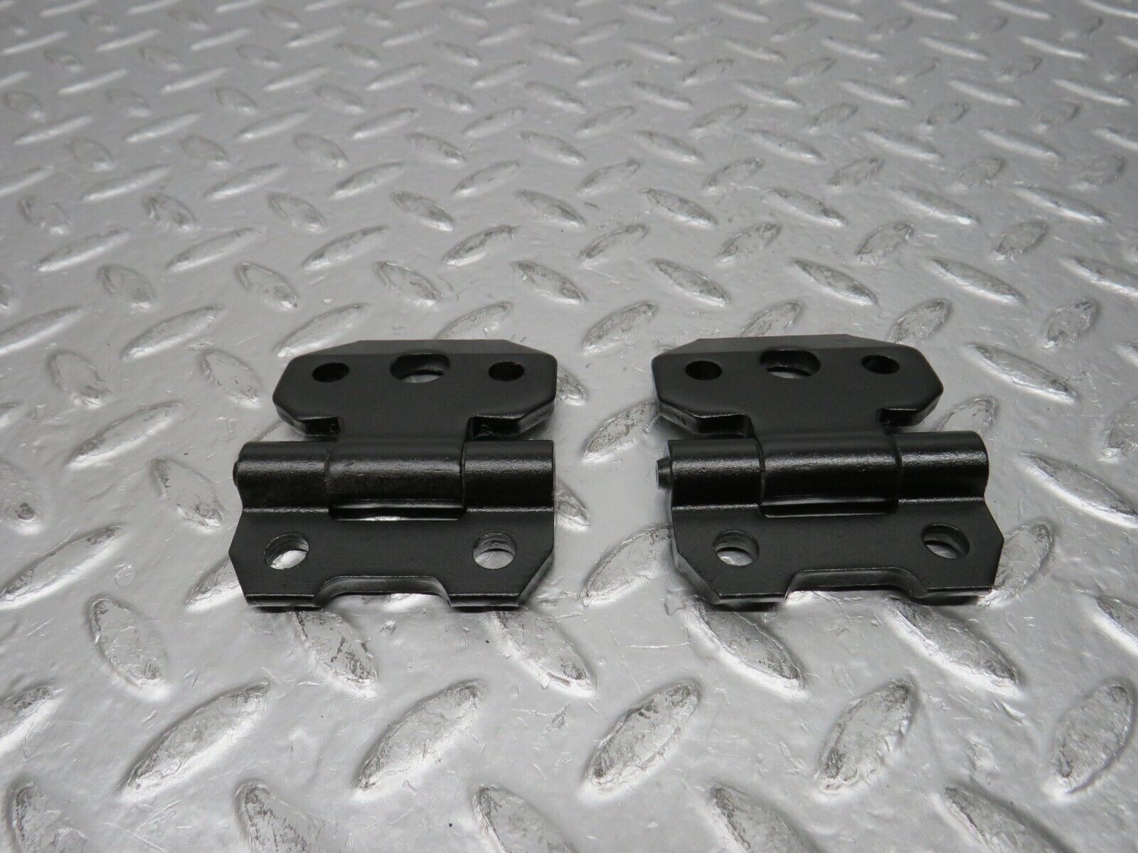 30864 Mercedes-Benz W201 190E 2.0L Left Door Hinge Pair