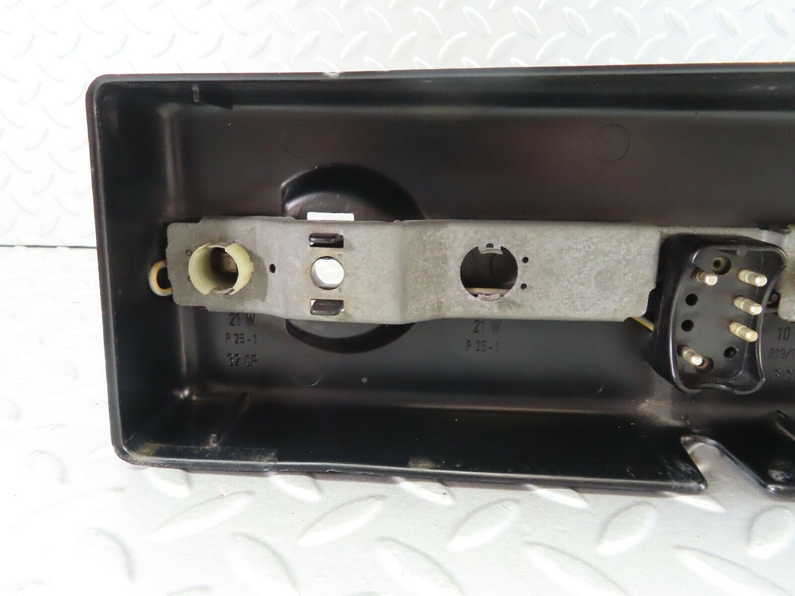 7338 Mercedes-Benz W116 450SE Right Tail Light Cover Bulb Holder