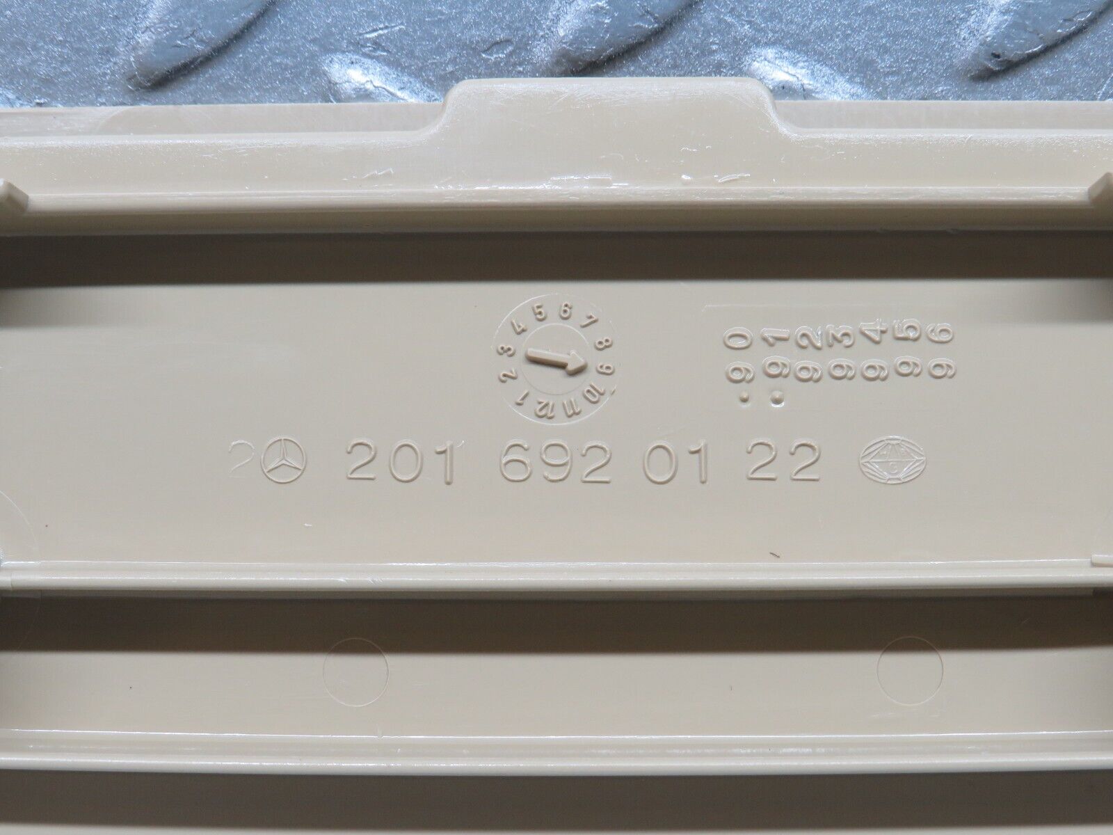 38726 Mercedes-Benz W201 190E 2.6L B Pillar Bottom Cover Left Side Beige 2016920122