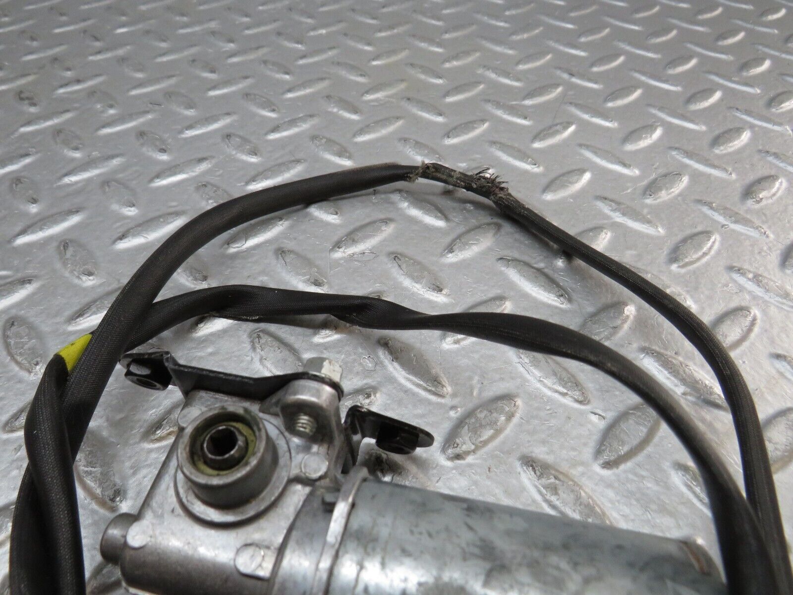 37067 Mercedes-Benz C126 420SEC Coupe Headrest Adjustment Motor Left Side