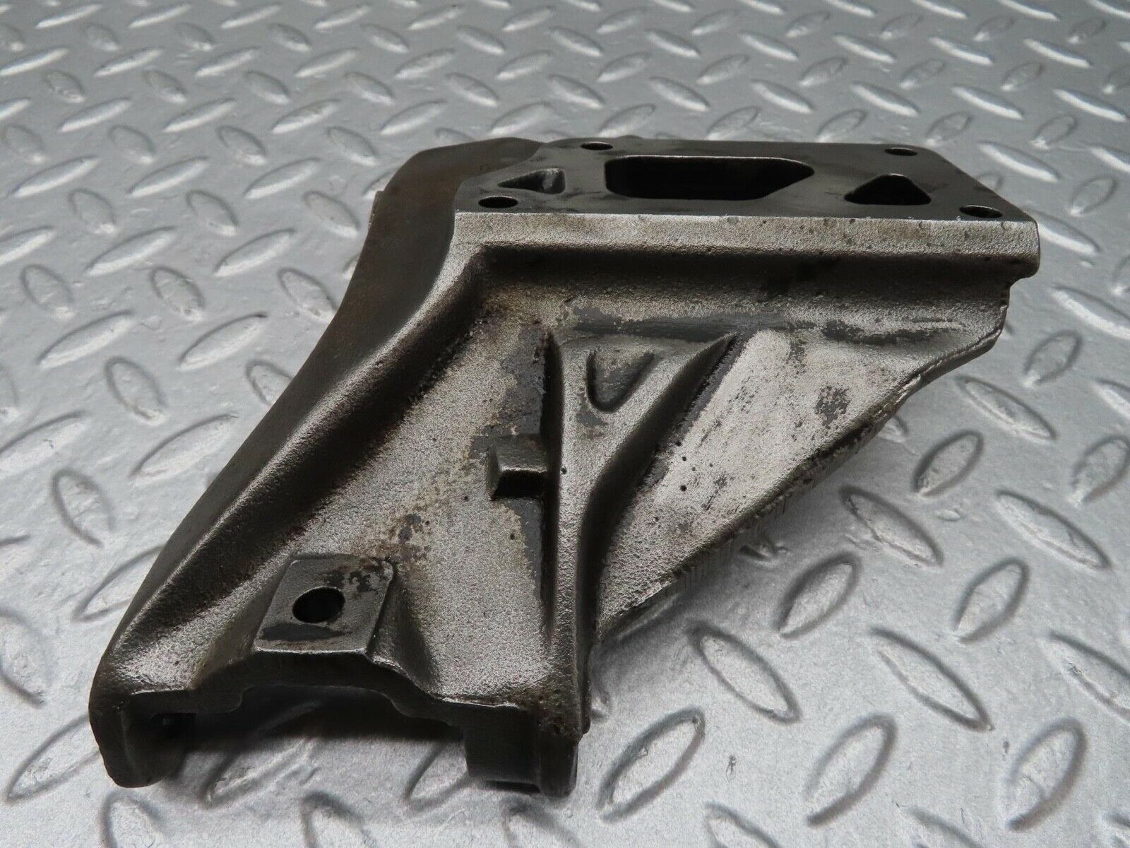 14063 Mercedes-Benz C107 280SLC Alternator Generator Bracket 1101550435