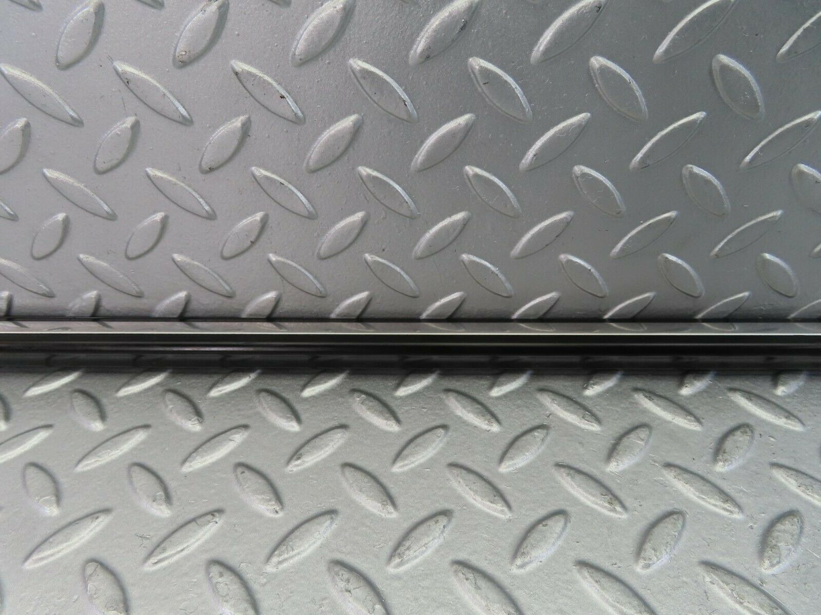 10243 Mercedes-Benz W123 Rear Right Door Centre Moulding Trim