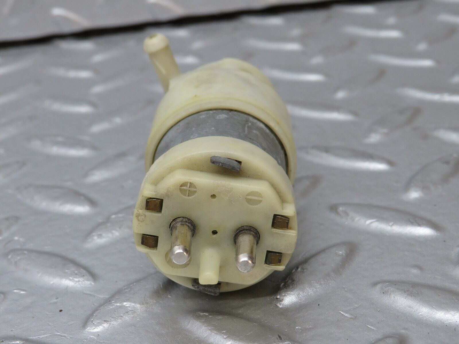 34402 Mercedes-Benz C126 380SEC Coupe Windscreen Washer Pump Hella