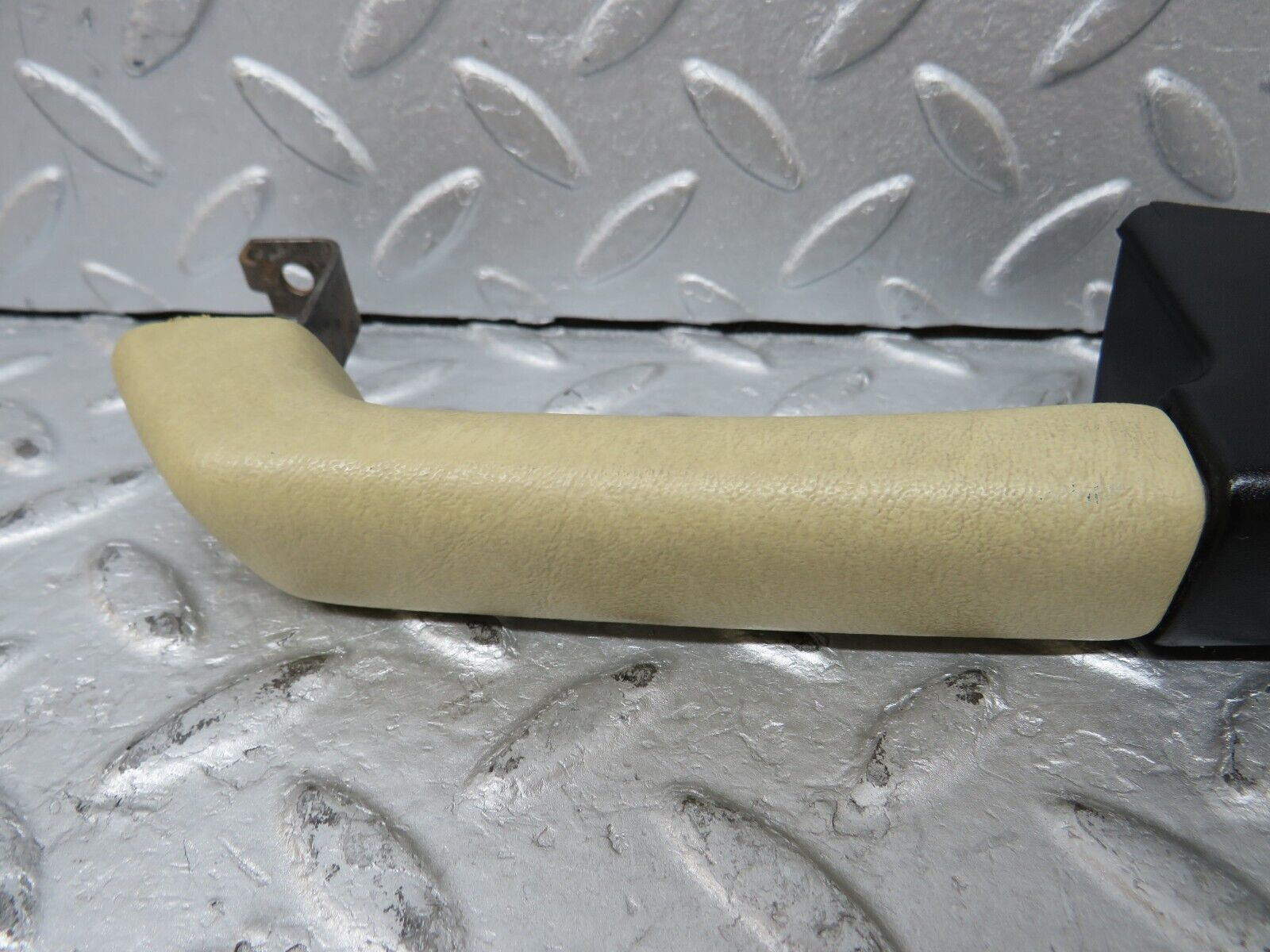 36957 Mercedes-Benz C126 420SEC Coupe Rear Right Interior Handle