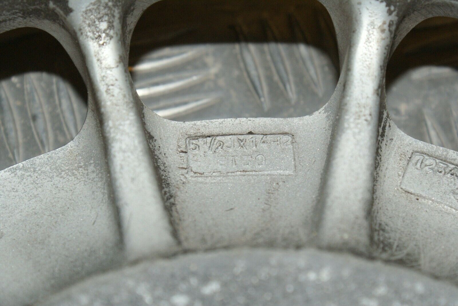 2459 Mercedes-Benz W123 Alloy Wheel Mexican Hat 5.5Jx14H2 ET30 1234001702