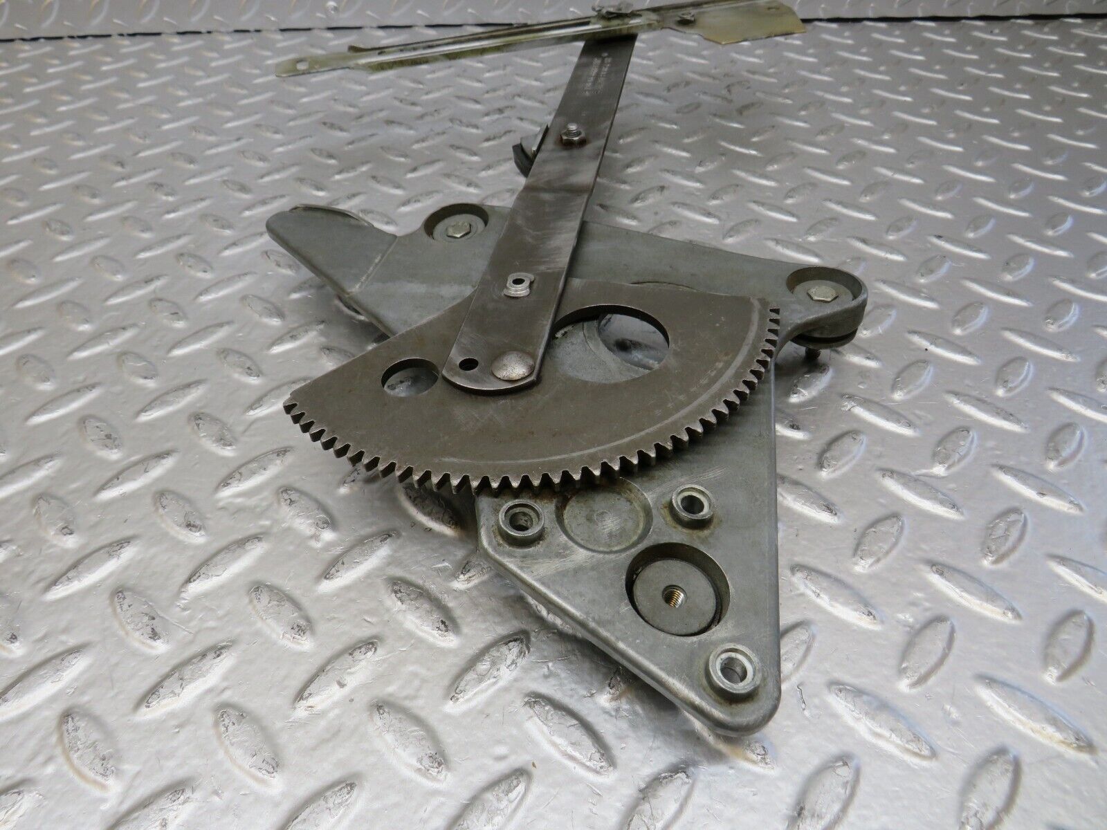 26136 Mercedes-Benz W116 450SE Rear Left Power Window Regulator 1167300346