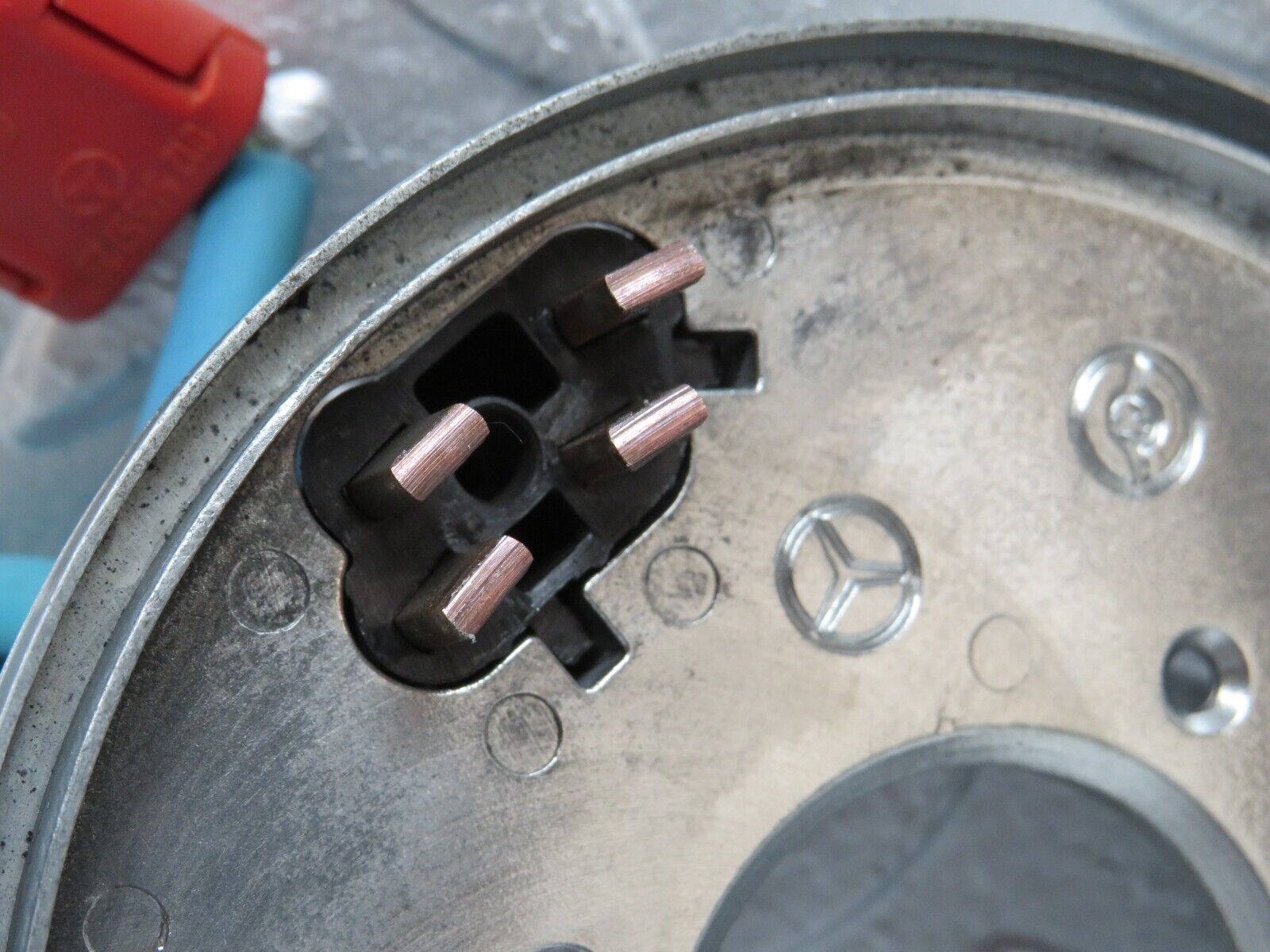 31311 Mercedes-Benz S124 220TE Wagon Steering Wheel Contact Plate 1244620597