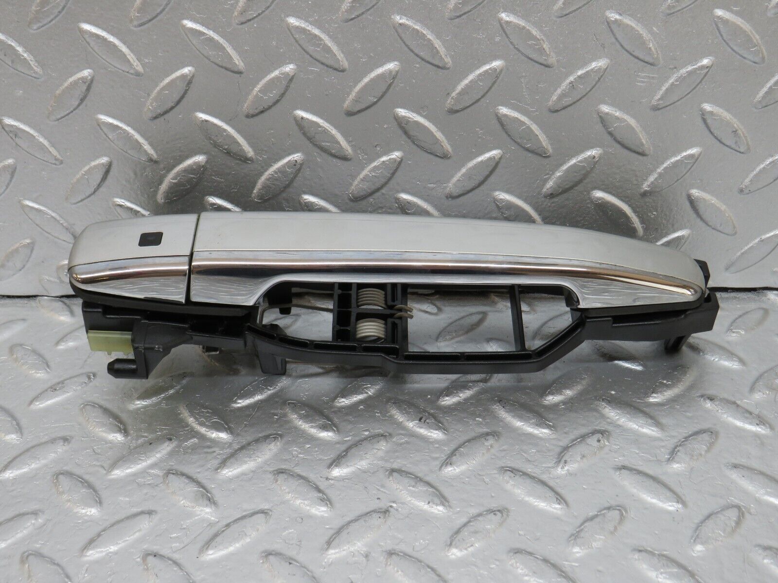 34697 Mercedes-Benz W210 320E Front Left Exterior Door Handle No Key