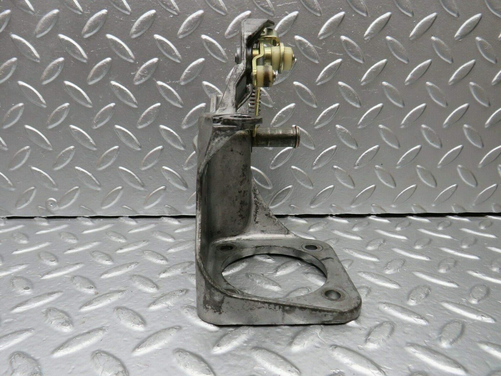 22516 Mercedes-Benz C124 E220 Coupe Brake Pedal Bracket 1242900919