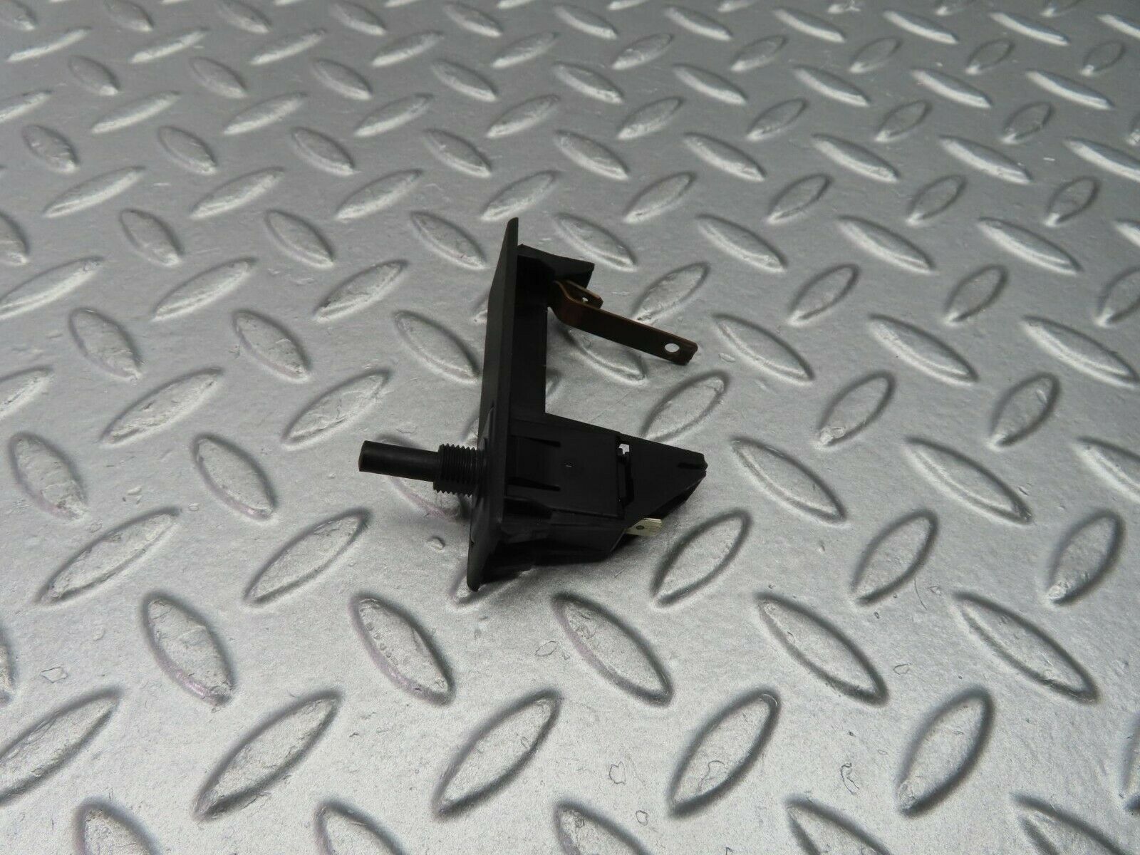 9910 Mercedes-Benz C123 230CE Coupe Trunk Lighting 1158202511