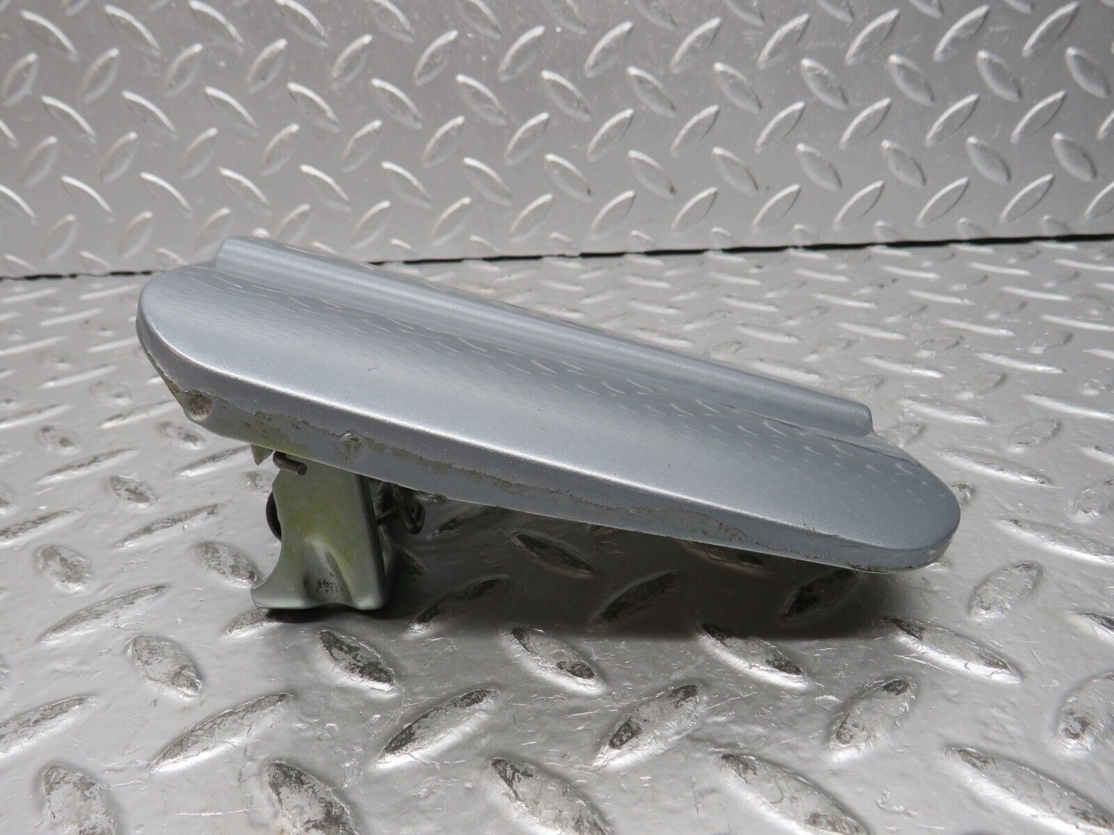 32064 Mercedes-Benz W123 230E Fuel Tank Flap Cap 1235840039