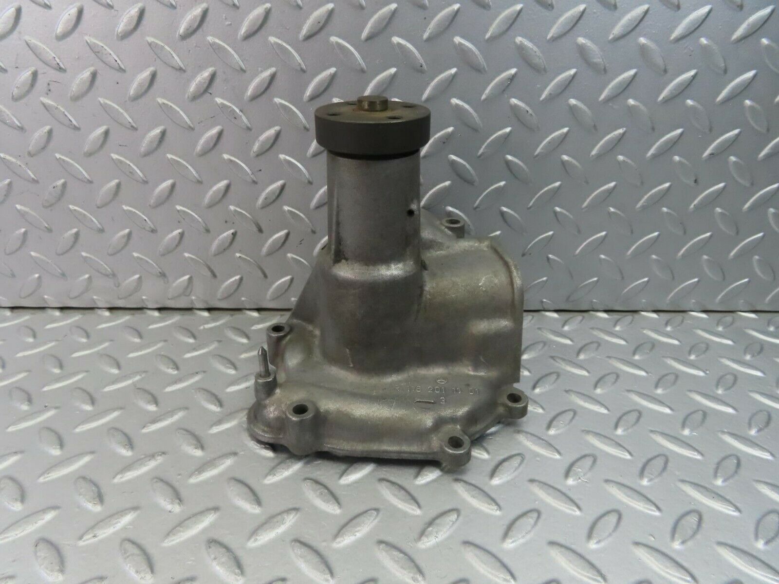 8933 Mercedes-Benz W116 Water Pump 1162011101