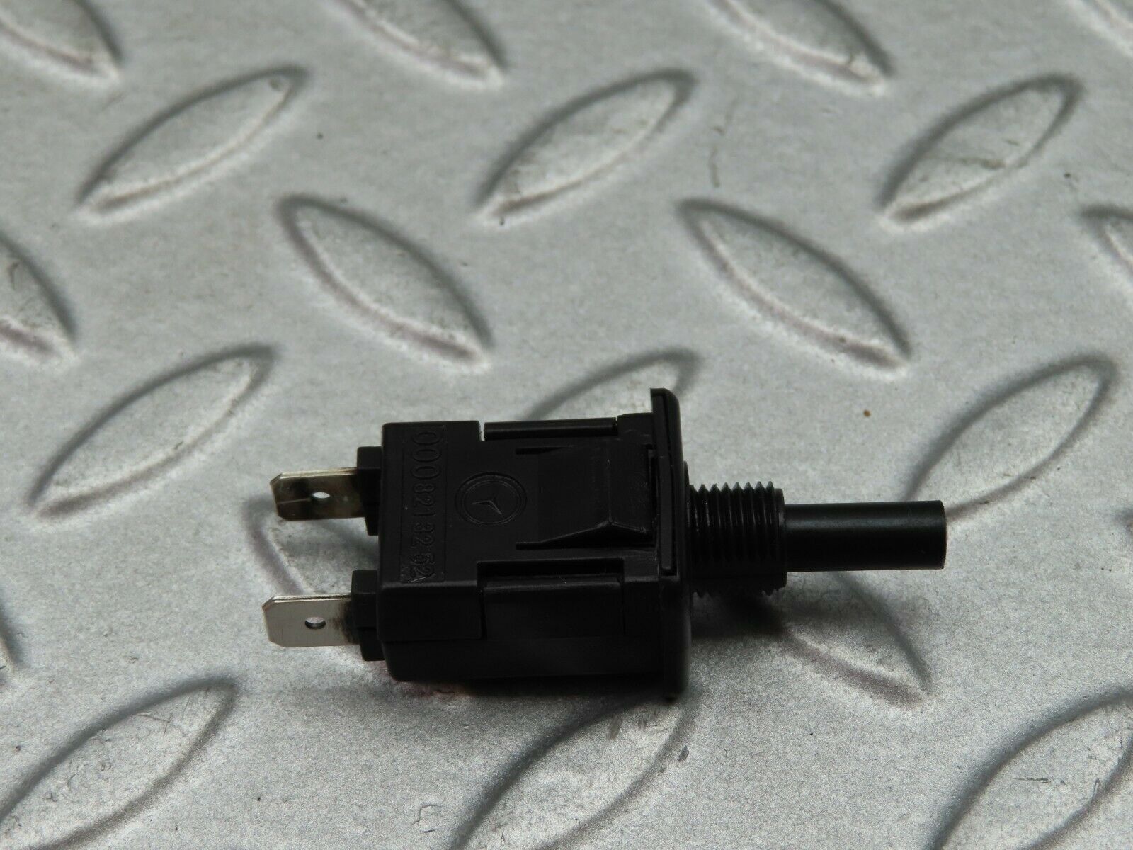 5759 Mercedes-Benz W123 200 Glove Box Light Switch 0008213252