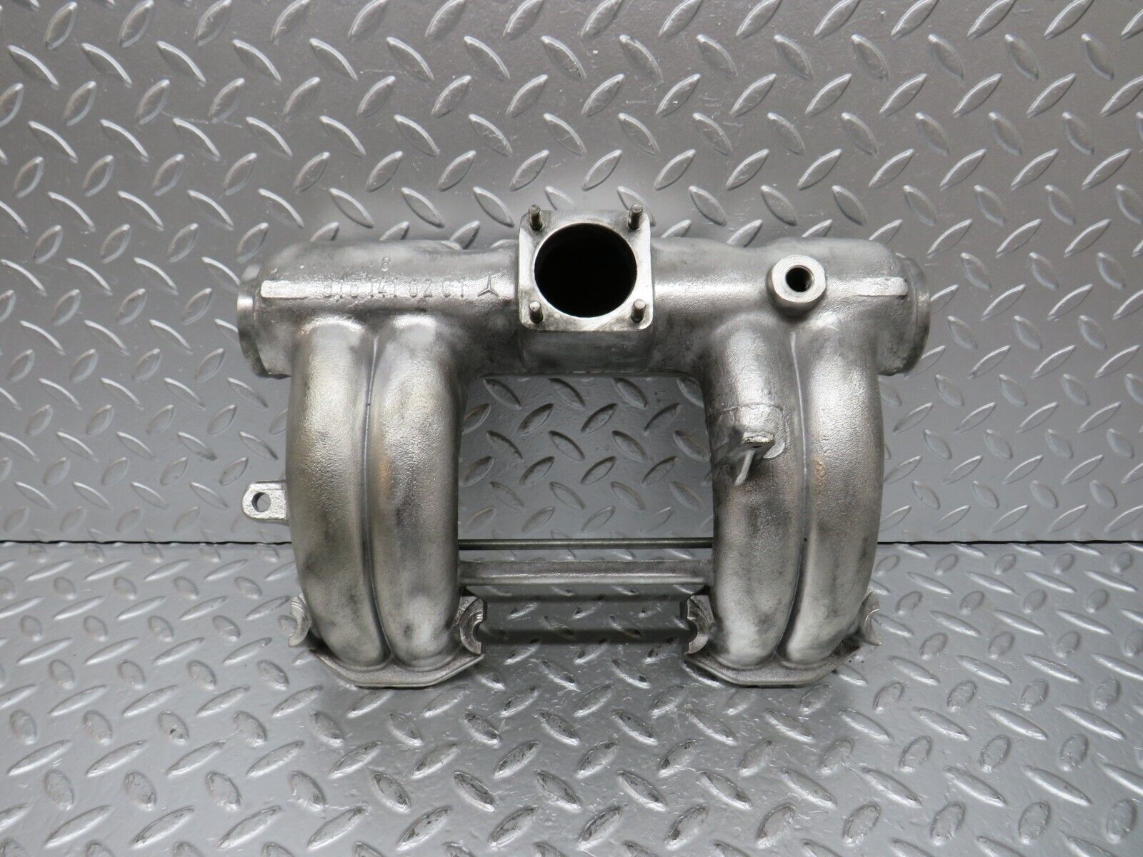 31142 Mercedes-Benz W123 200D Wagon Intake Manifold 6151410201