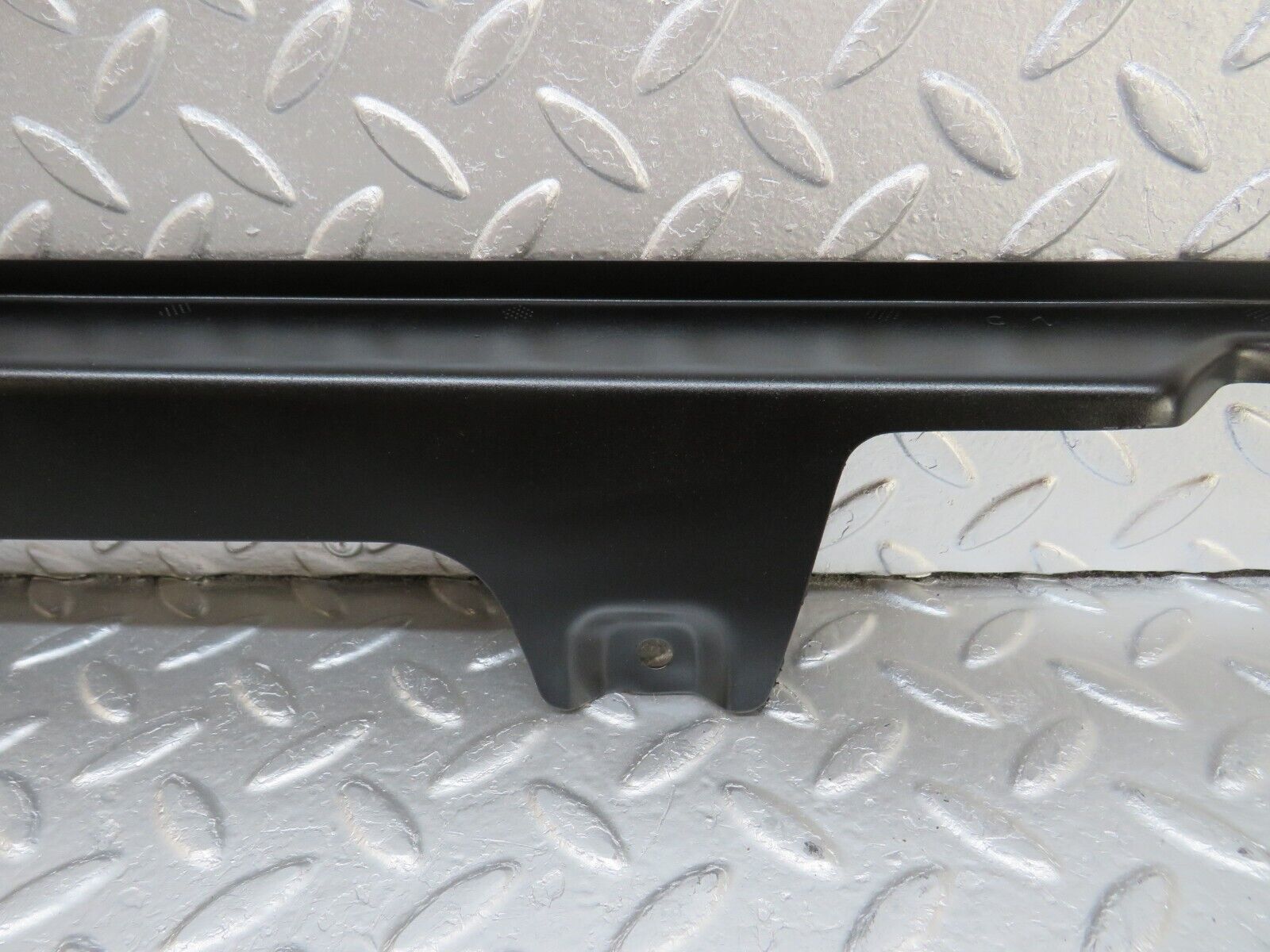 34610 Mercedes-Benz C126 380SEC Coupe Rear WIndow Channel Support Left Side