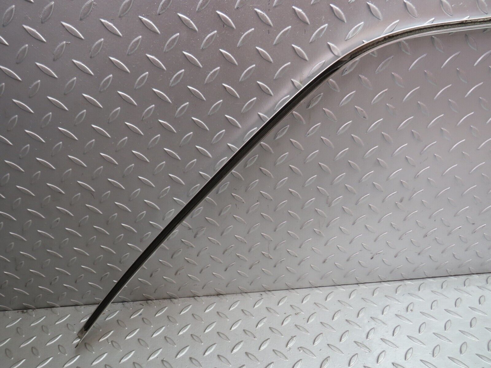 36325 Mercedes-Benz W126 420SE Roof Chrome Trim Left Side