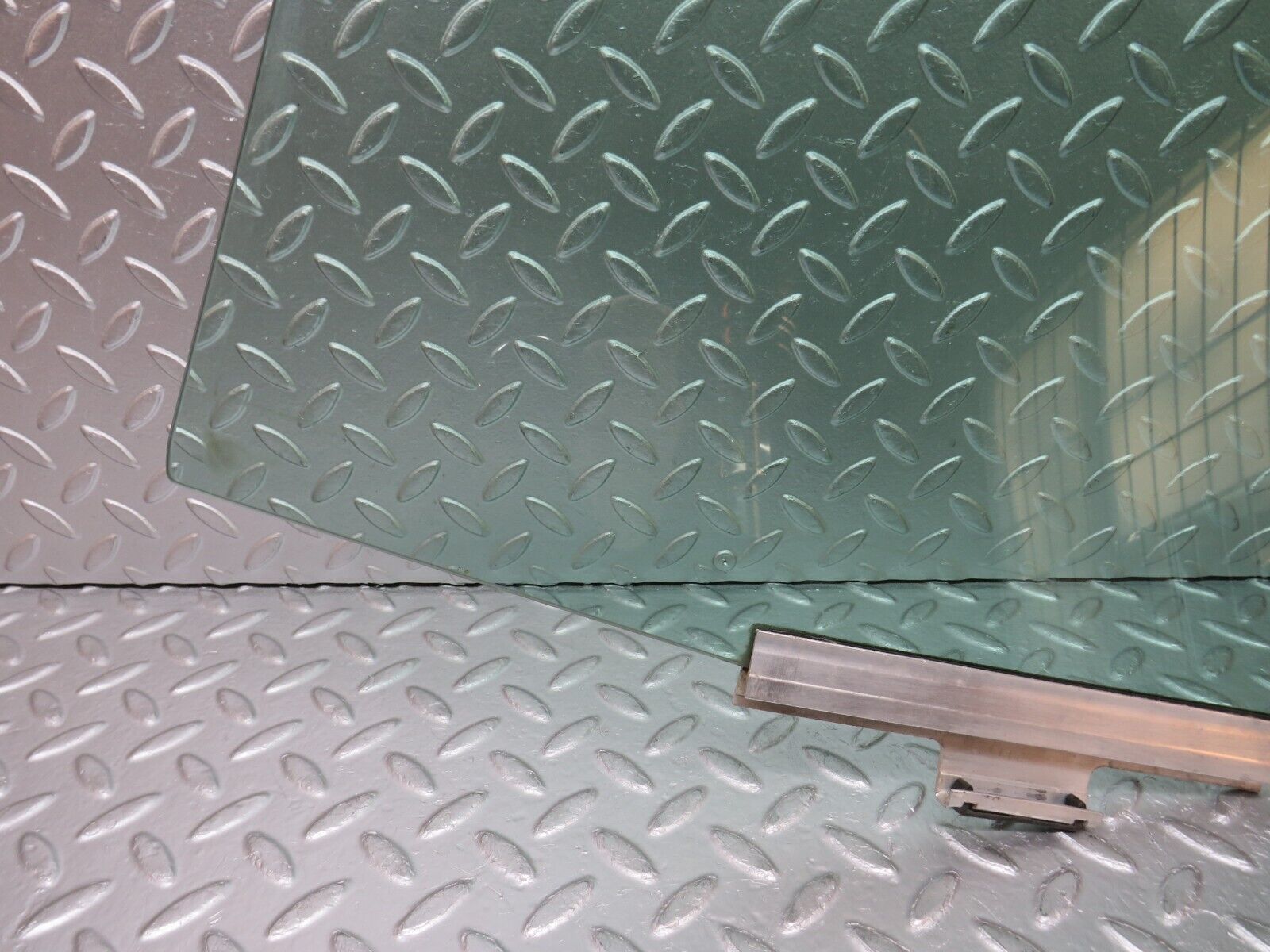 30417 Mercedes-Benz W124 230E Rear Right Door Window Glass