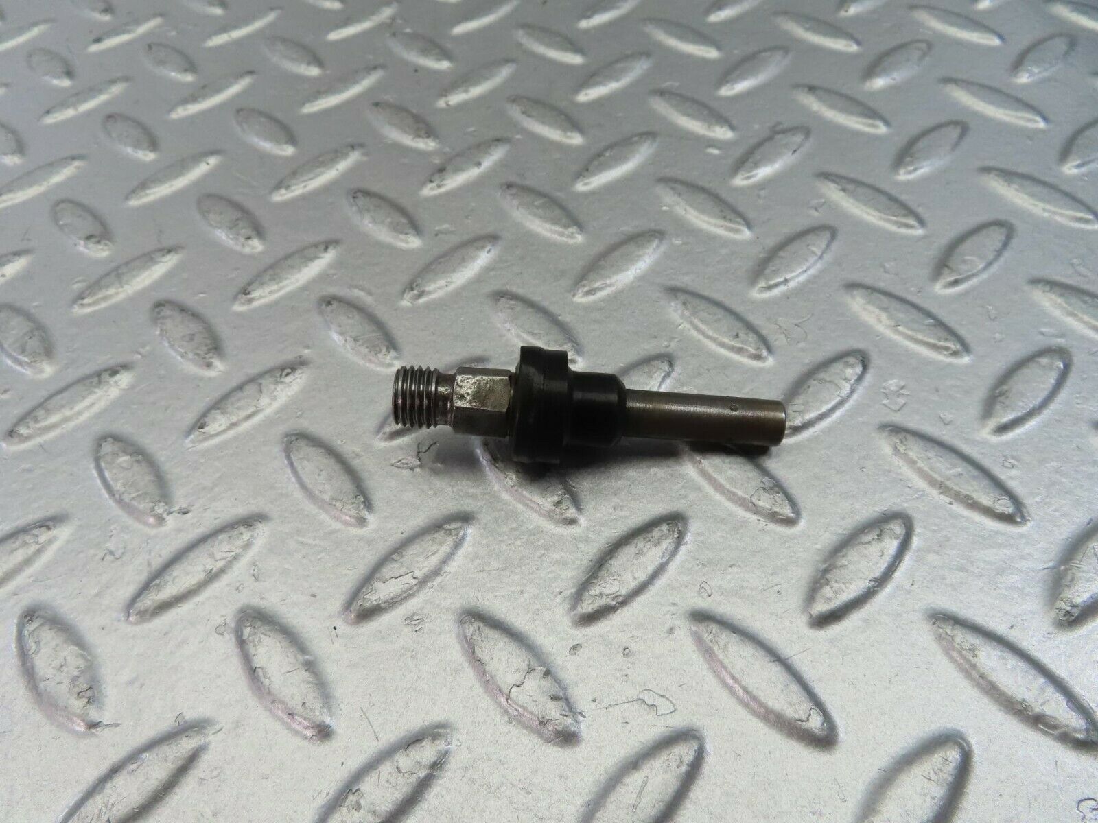 10795 Mercedes-Benz W123 230E Fuel Injector Bosch