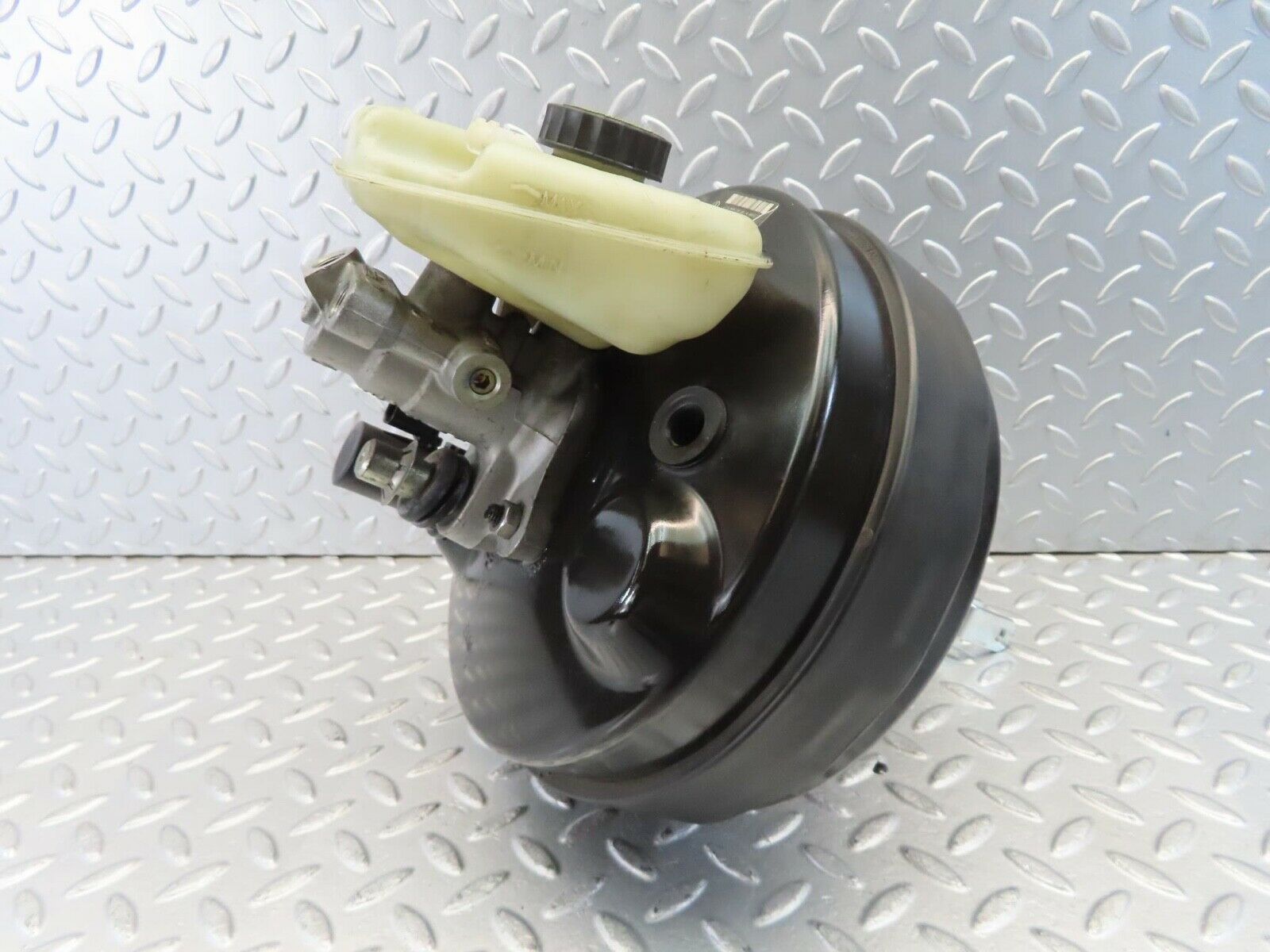 11210 Mercedes-Benz W221 S320 Brake Booster With Master Cylinder 2214300430