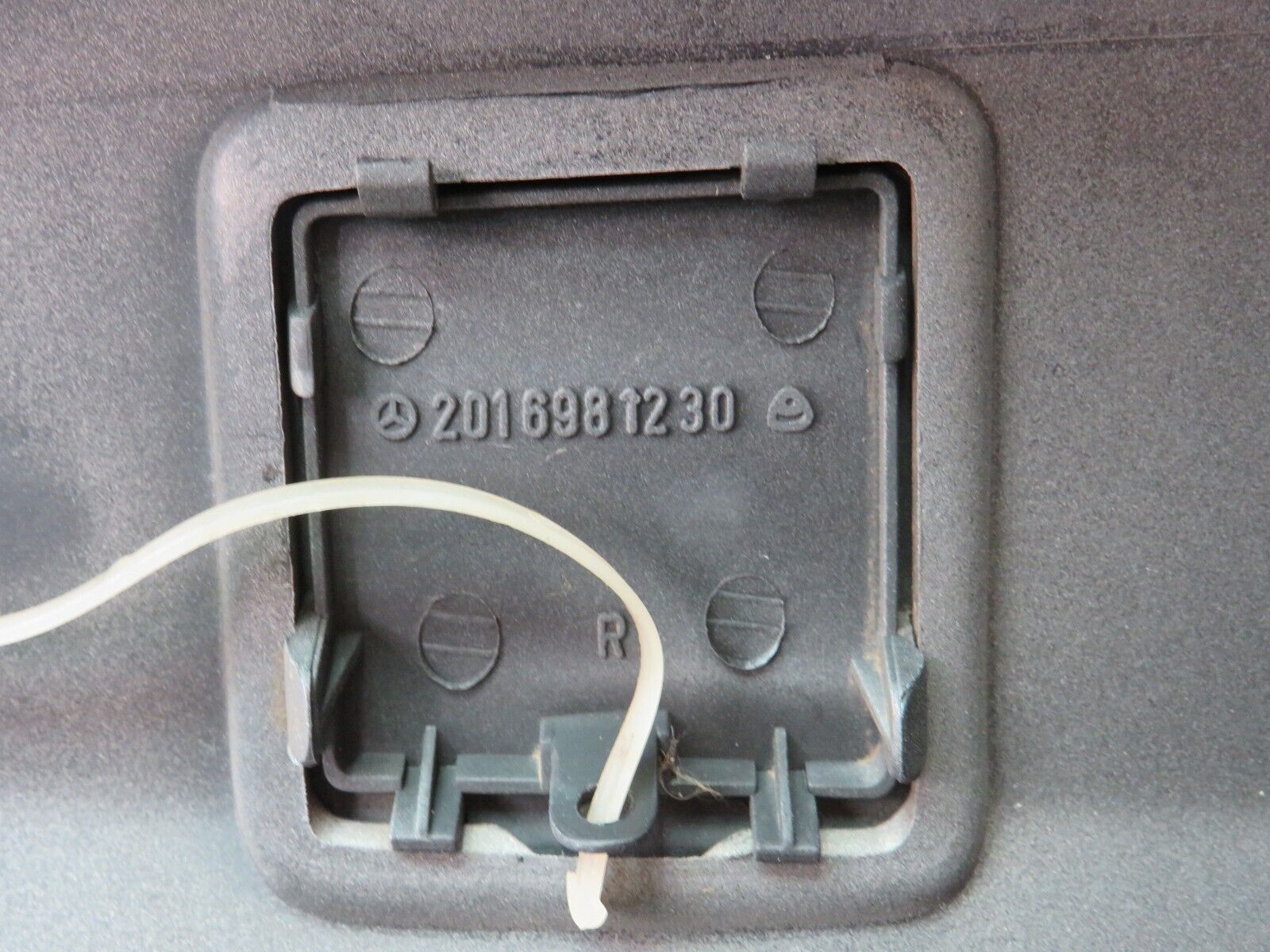 36606 Mercedes-Benz W201 190E 2.0L Side Skirt Left 2016906340 2016981030 2016981230